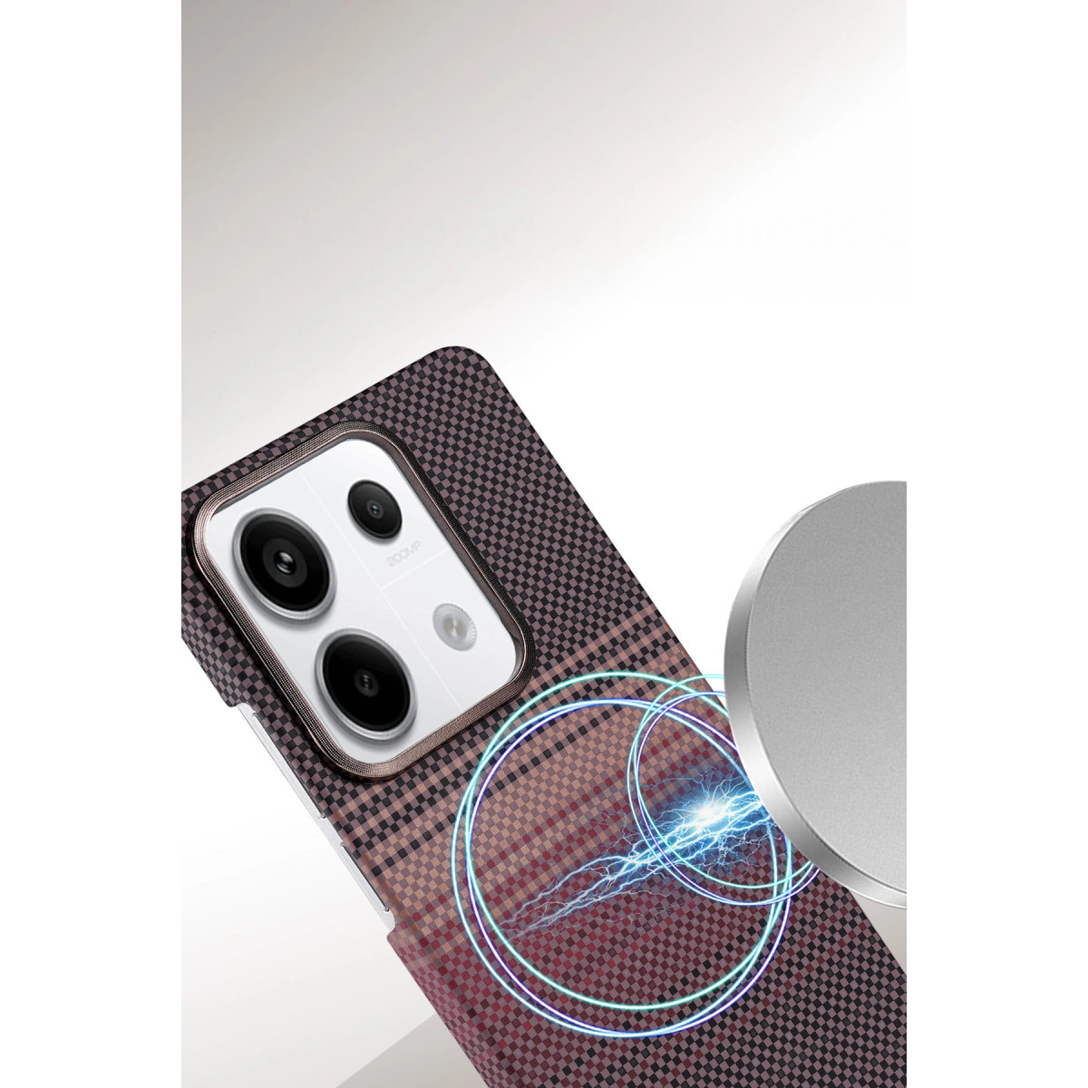 Kareli arka ve kamerası olan telefon, yanında mavi ışık efektli şarj adaptörü.