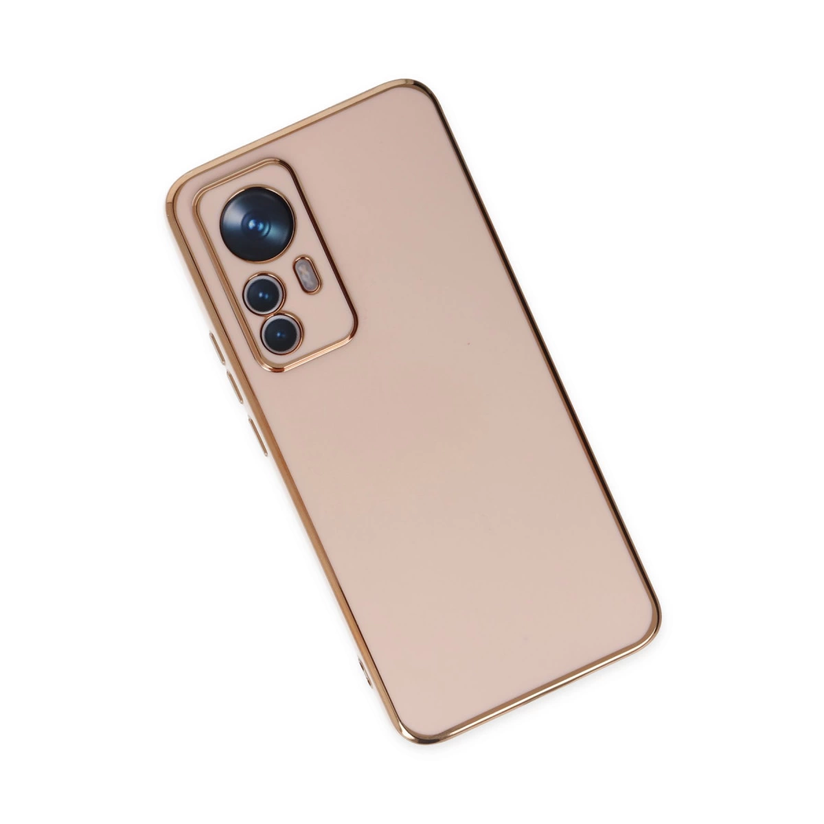 Beyaz arka plan üzerinde üç kameralı, rose gold rengi bir akıllı telefon.