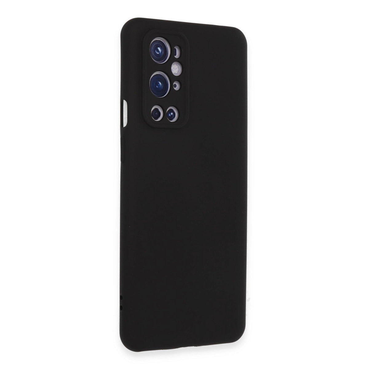 Arkada belirgin kamera modülüne sahip siyah telefon kılıfı.