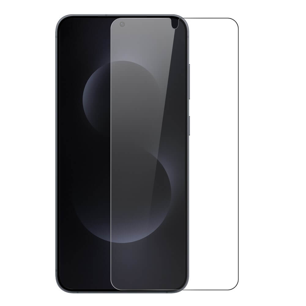 Un smartphone avec un protecteur d'écran en verre appliqué par la droite.