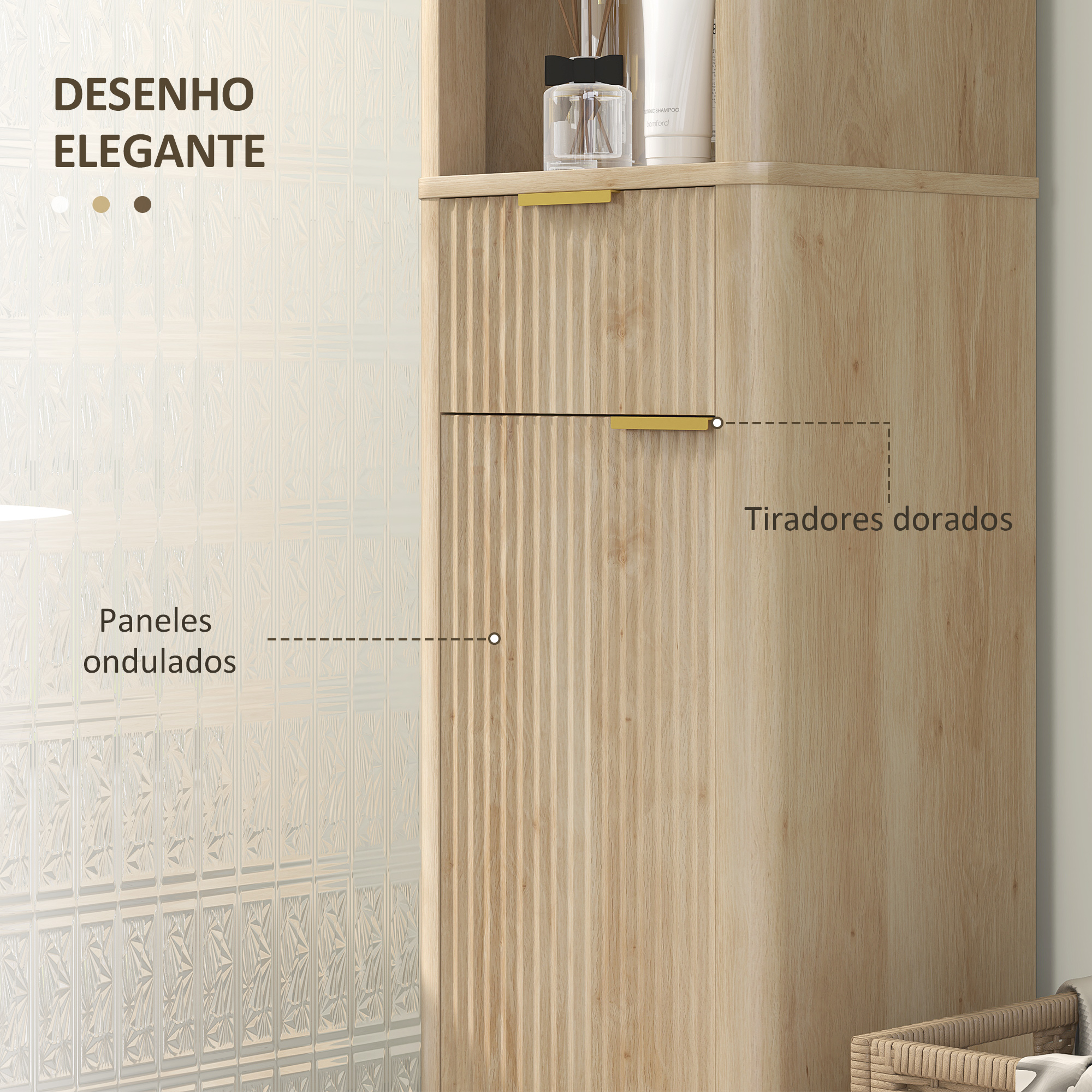 Gabinete de madera con puertas acanaladas y tiradores dorados.
