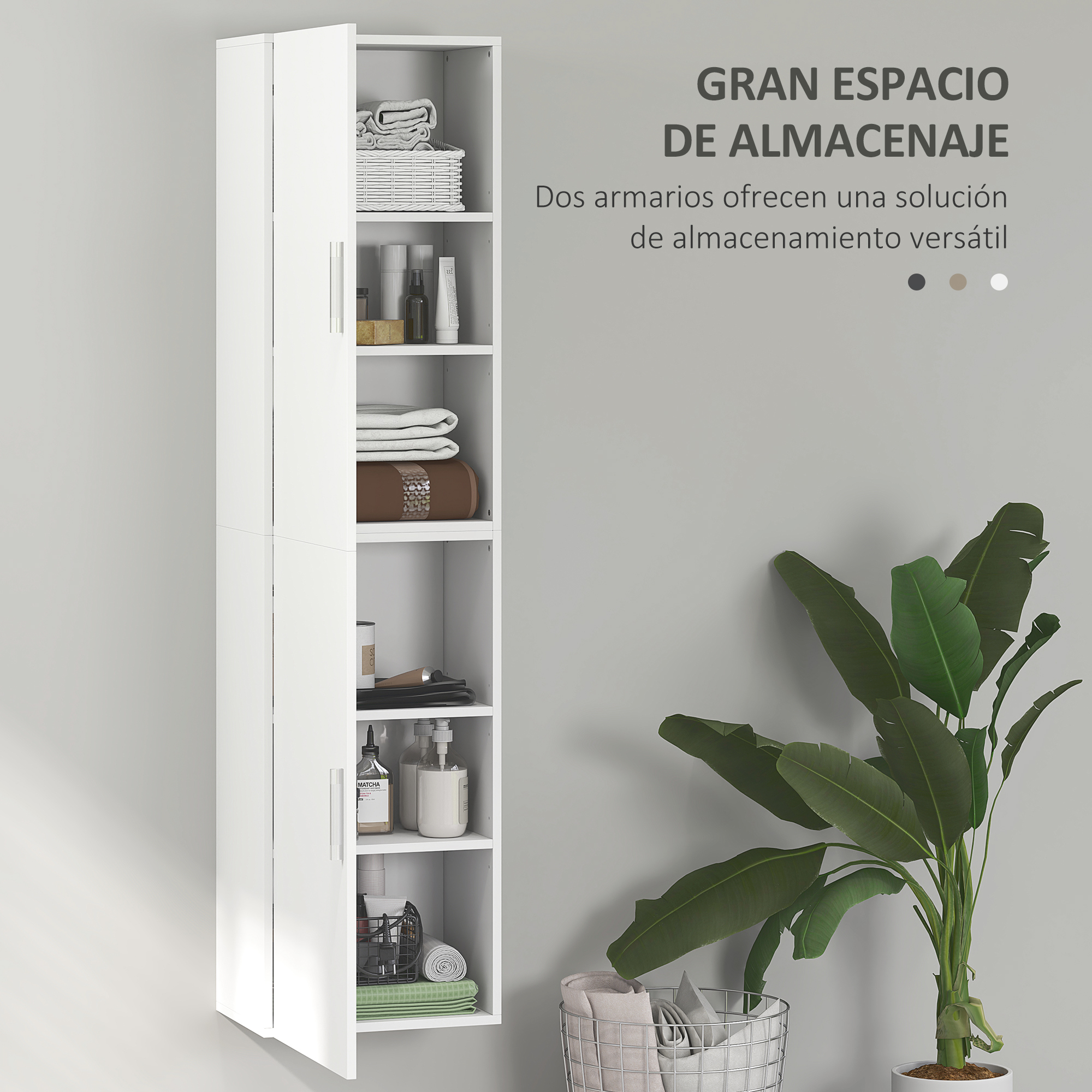Un armario blanco alto con estantes abiertos, lleno de toallas y artículos de tocador.