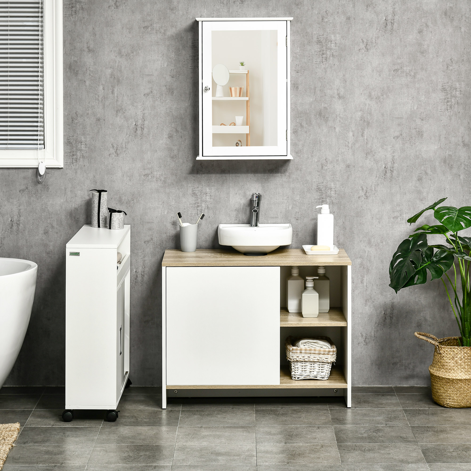 Baño con lavabo, espejo, bañera, almacenamiento y planta.
