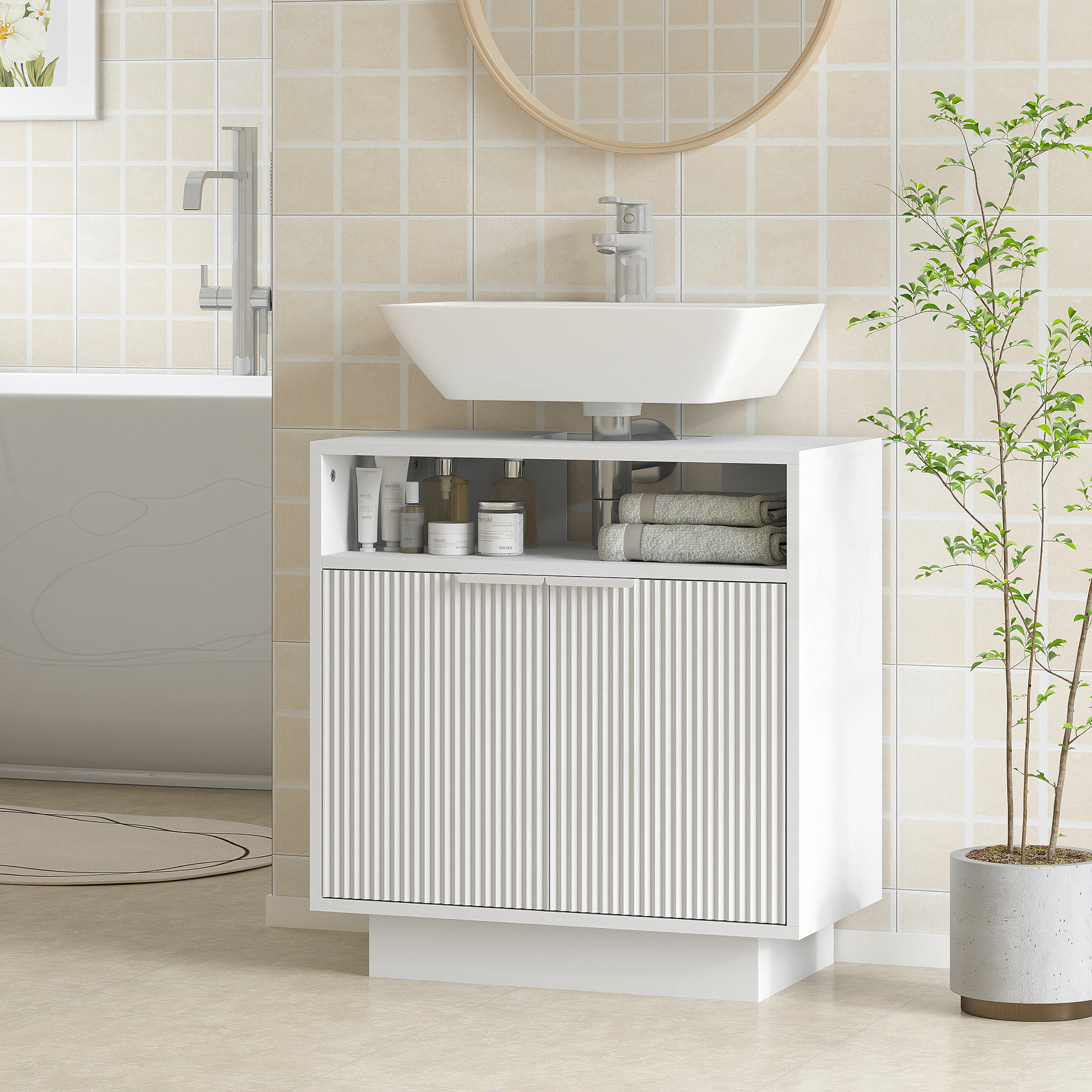 Baño moderno con mueble de lavabo, espejo, bañera y planta.
