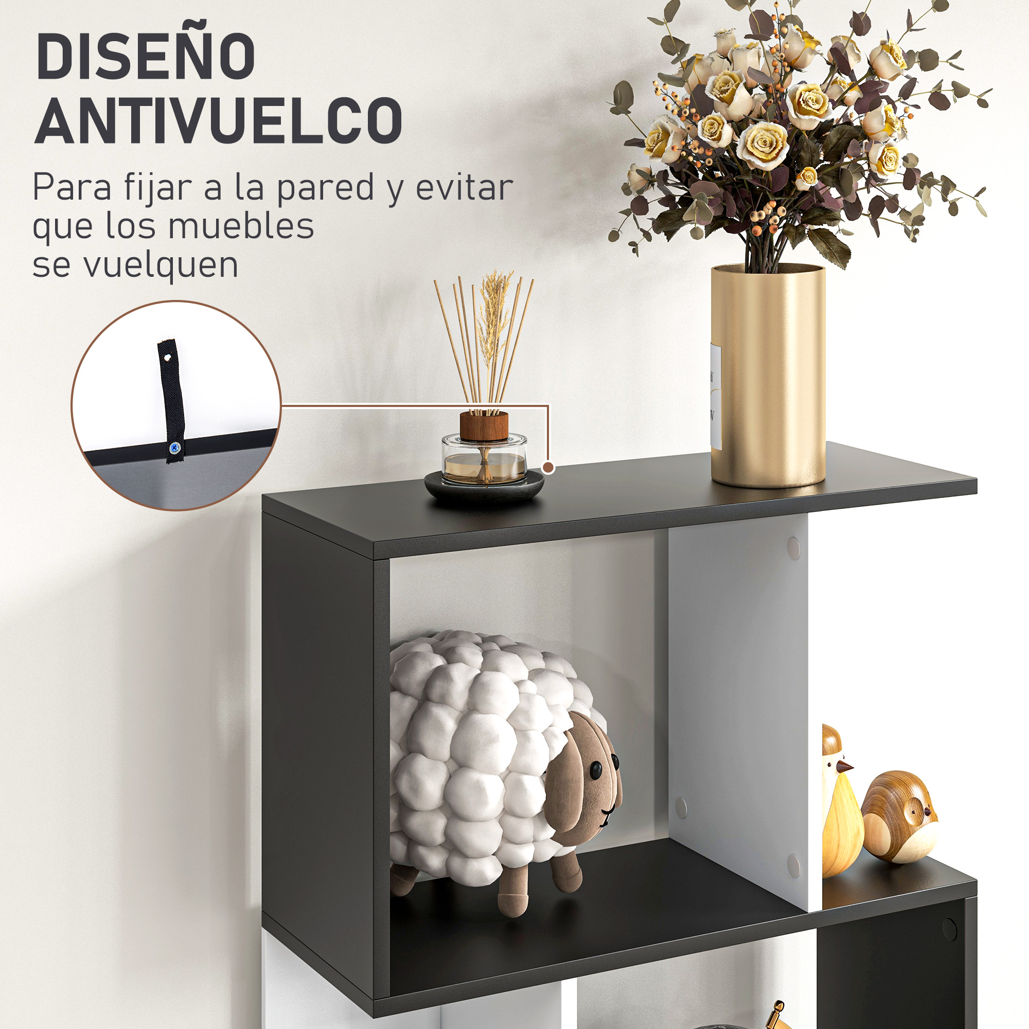 Estante con artículos decorativos: oveja, pájaros de madera, ramo y difusor.