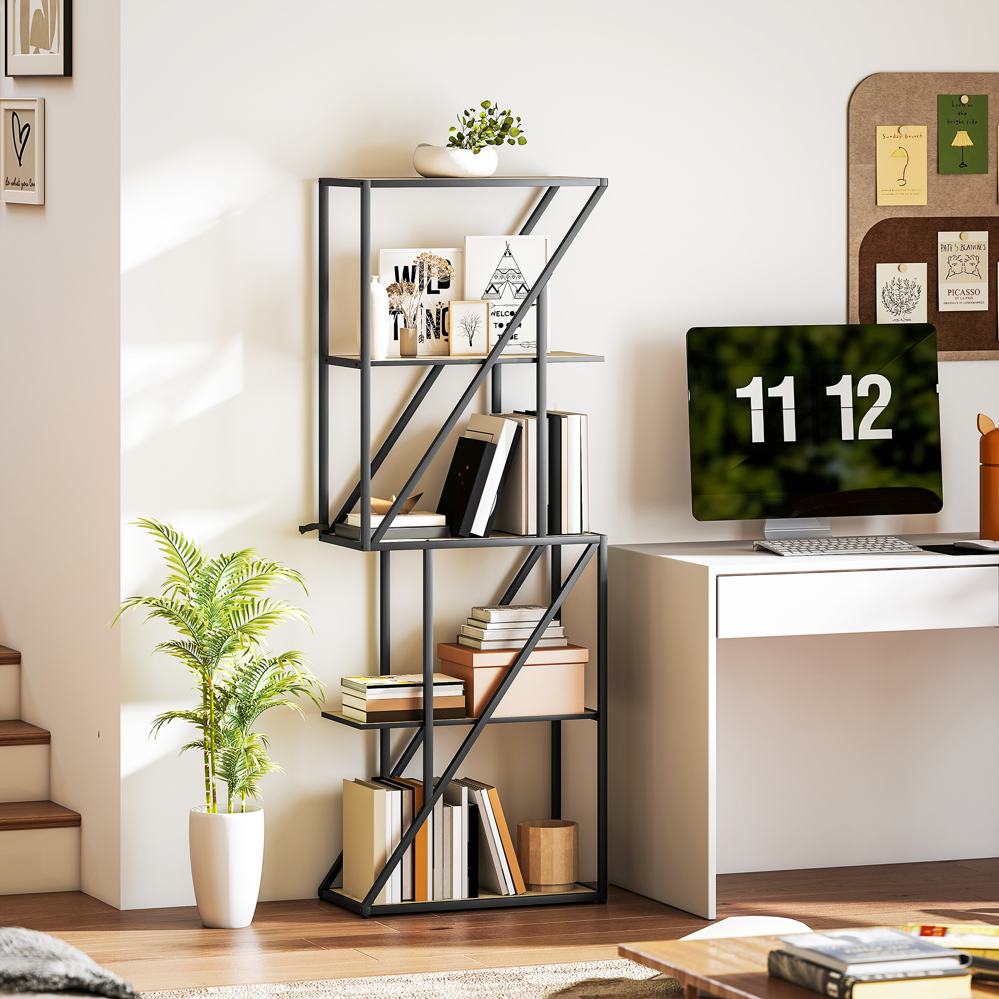 Una sala de estar moderna con estantería de metal negro, escritorio, computadora y planta.