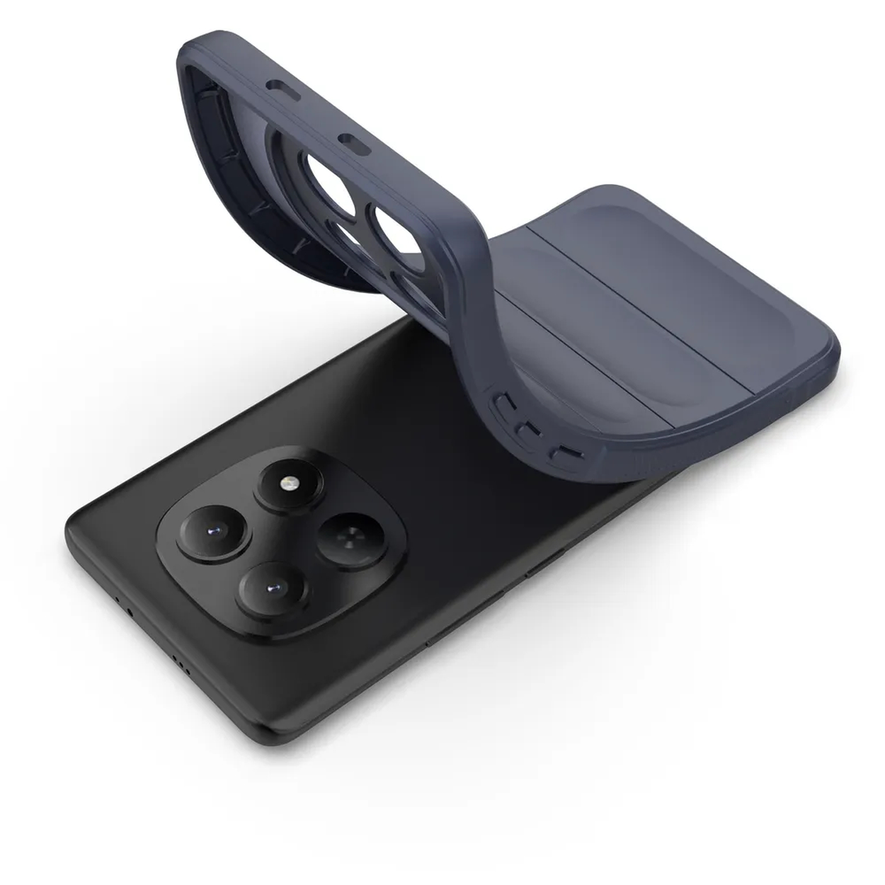 Een donkergrijze telefoonhoes over een zwarte smartphone met vier camera's.