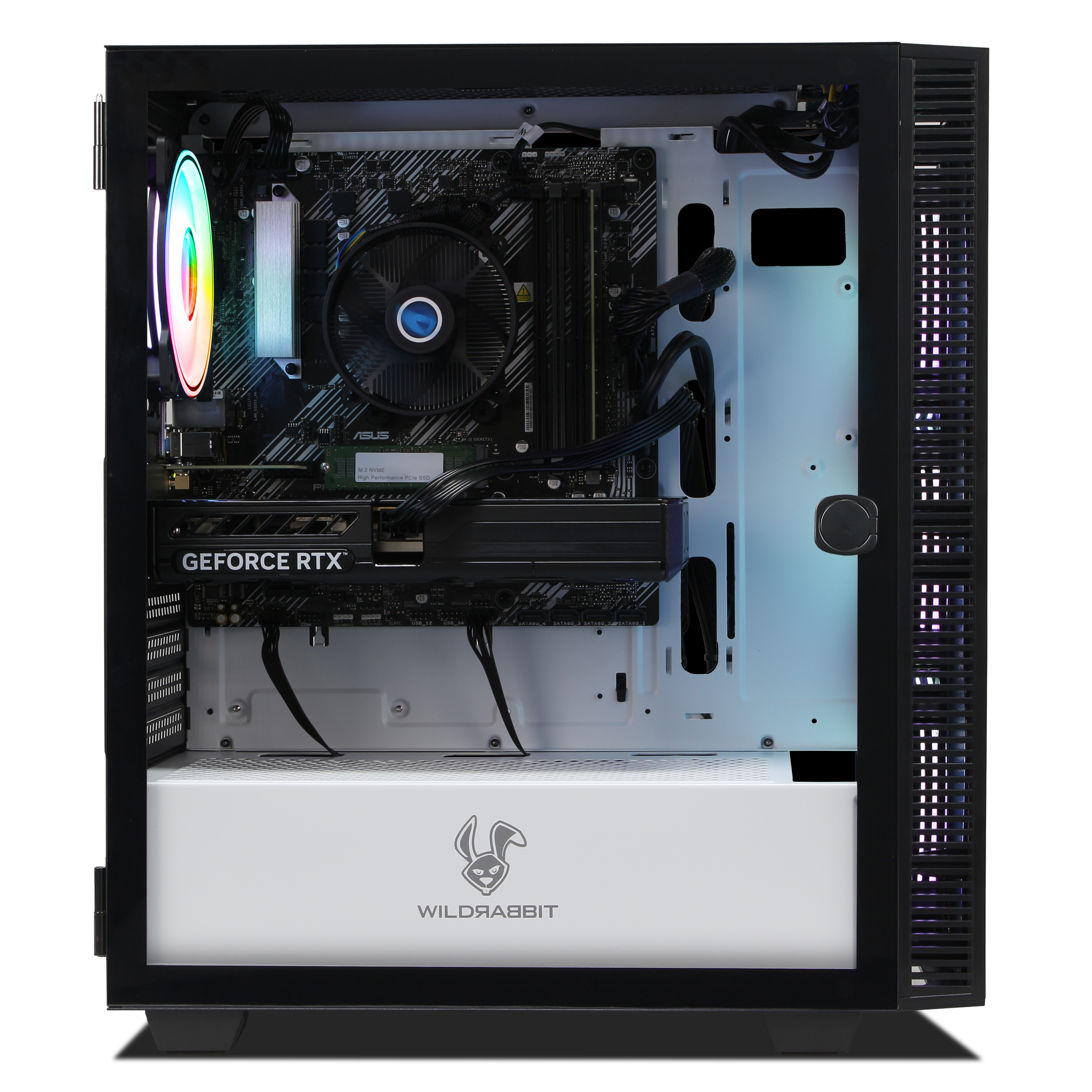 Ein offener PC mit RGB-Lüfter, Grafikkarte und "Wildrabbit"-Logo.