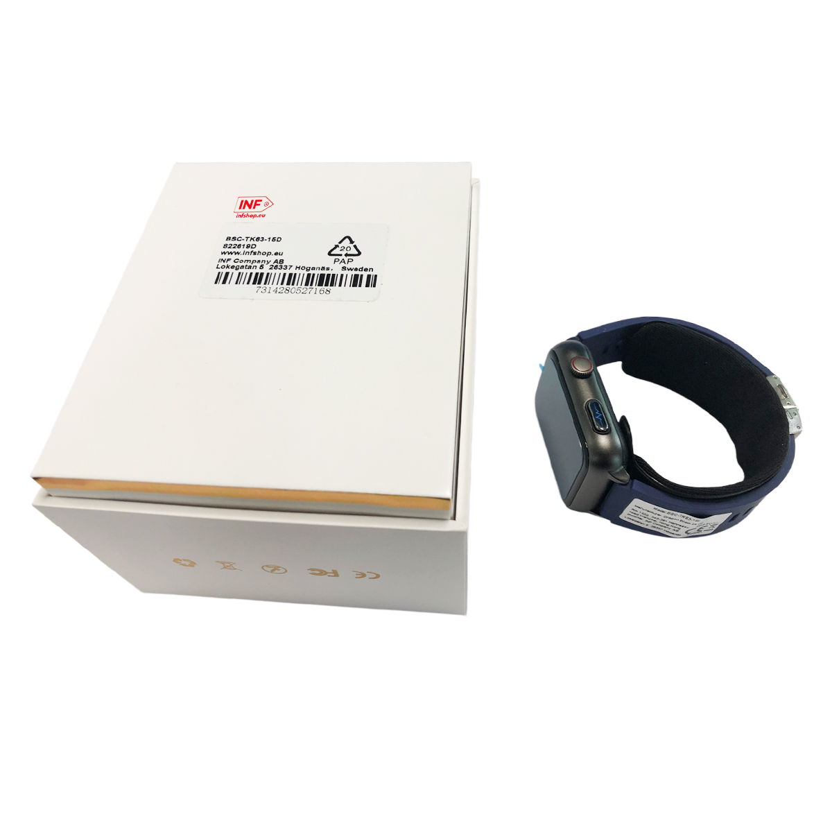 Een witte doos met productinformatie en een donkerblauwe smartwatch met zilveren sluiting op witte achtergrond.