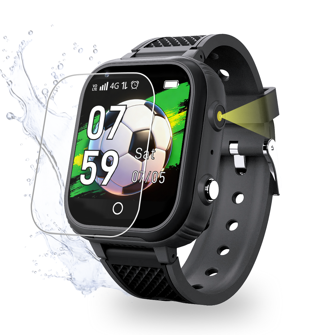 Reloj inteligente negro con pantalla de fútbol, salpicaduras de agua y protector.