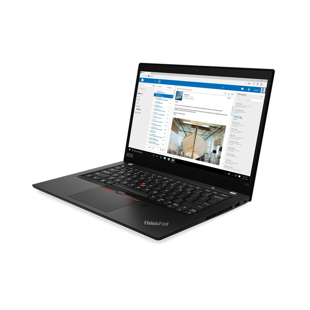 Un ordinateur portable Lenovo ThinkPad noir est ouvert, affichant un e-mail avec une image de bateau.