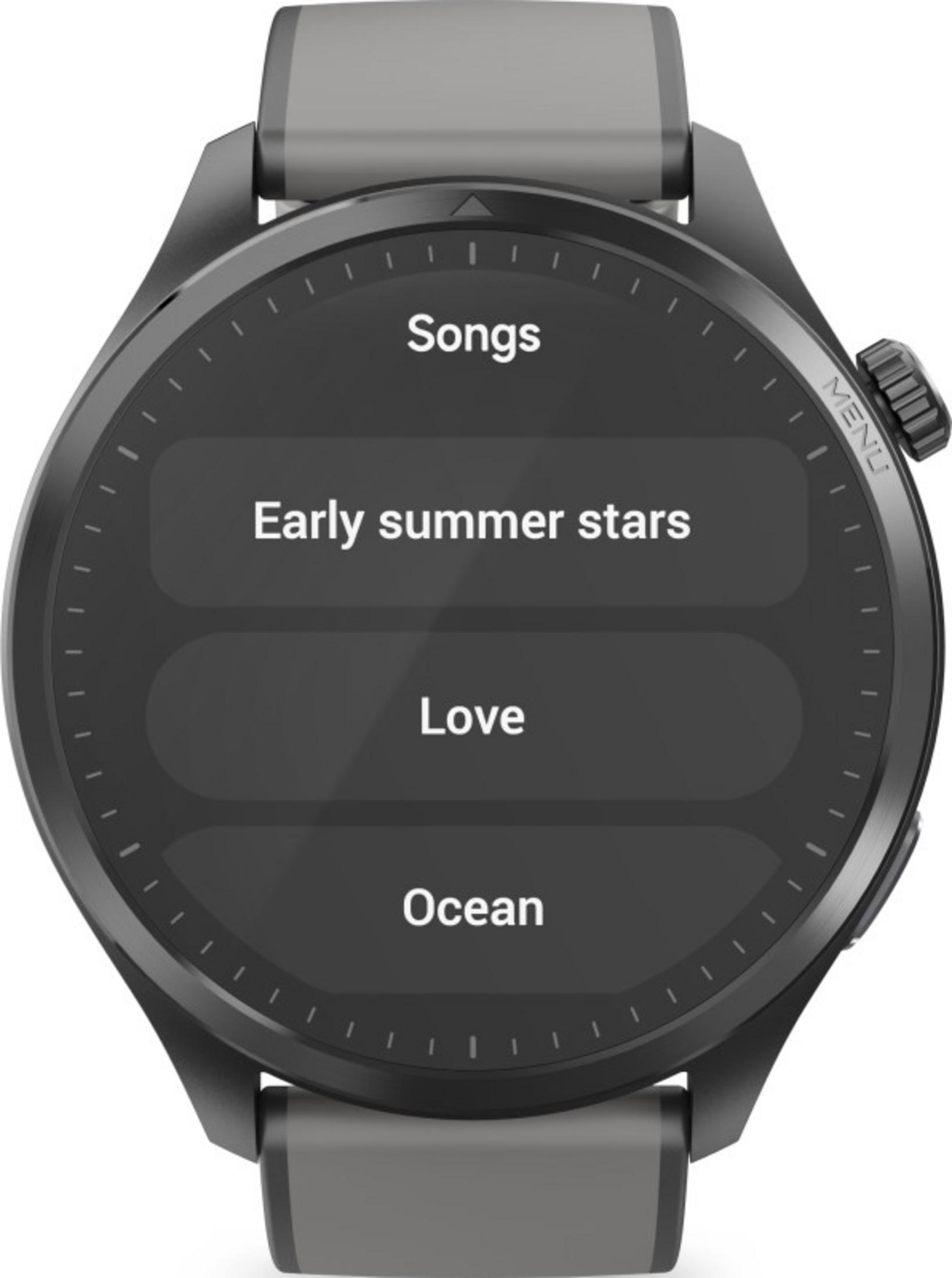 Eine Smartwatch mit einer Liste von Liedern: Songs, Early summer stars, Love, Ocean.