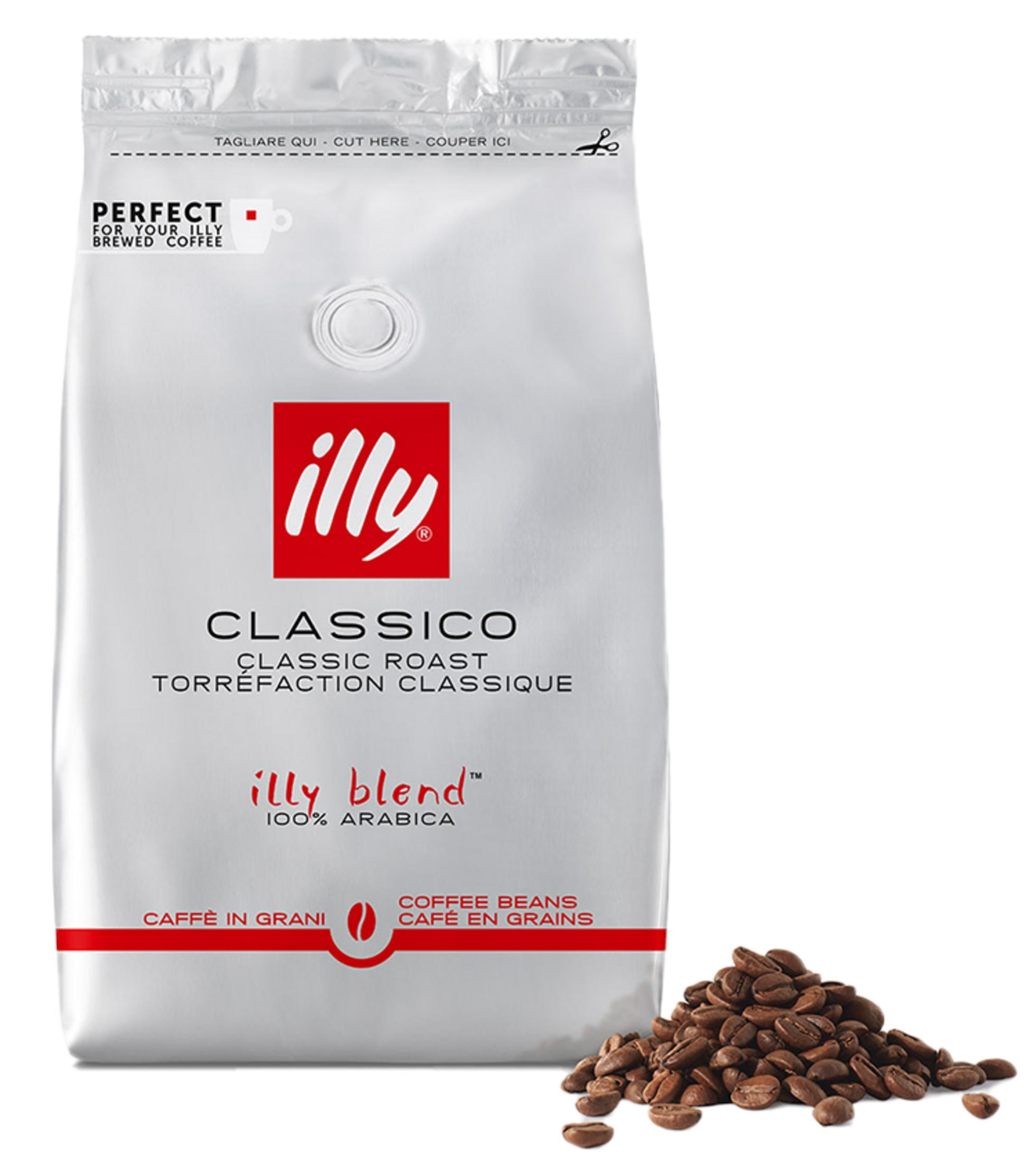 Una busta di caffè Illy Classico con chicchi di caffè accanto.