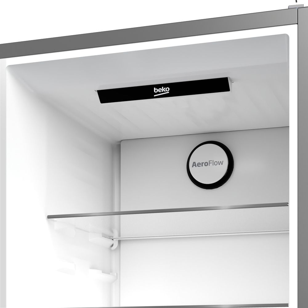 Interno di un frigorifero con logo Beko e bocchetta AeroFlow sulla parete posteriore.