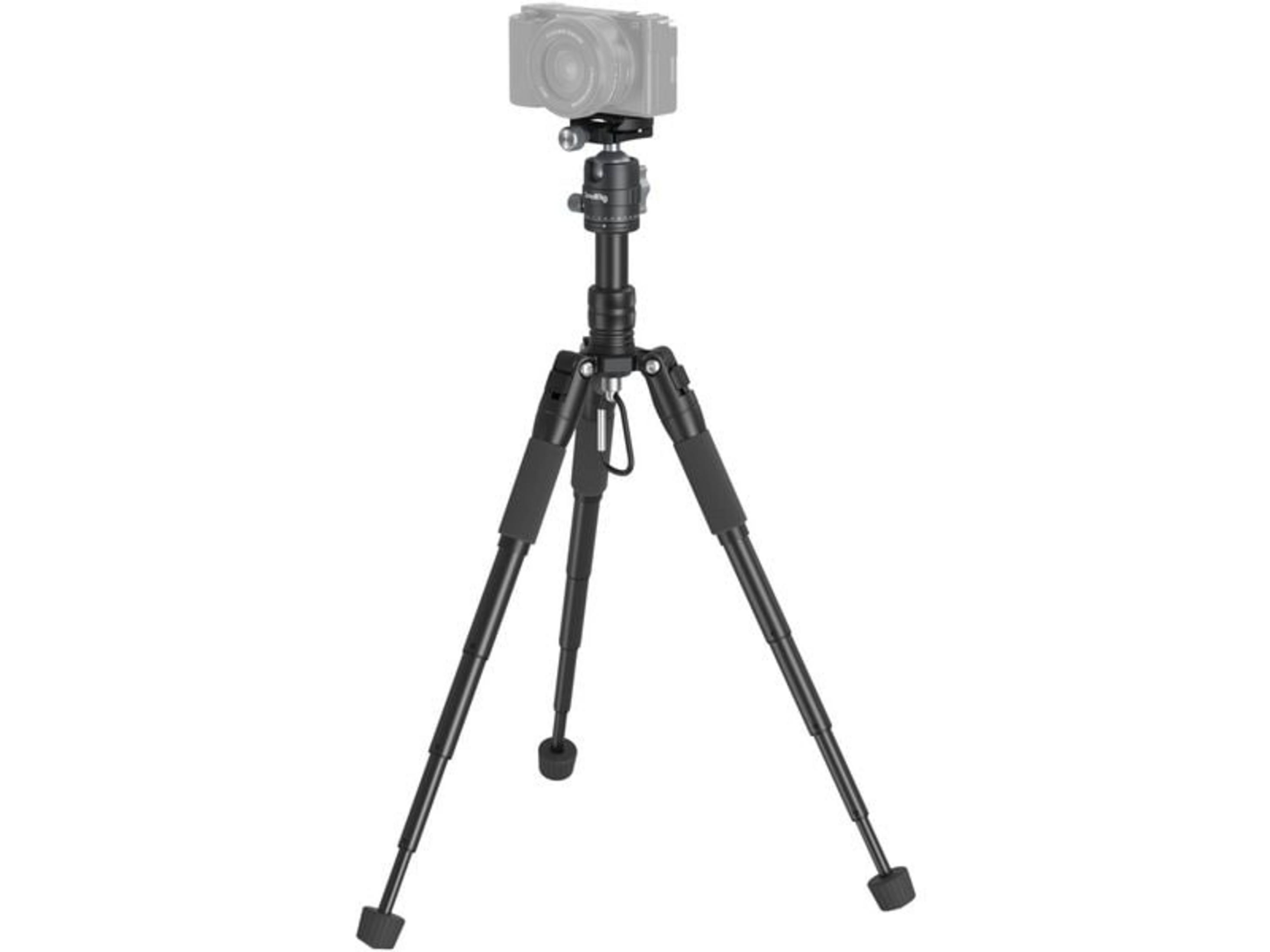 Een zwart camerastatief met een grijze cameramontage en camera.