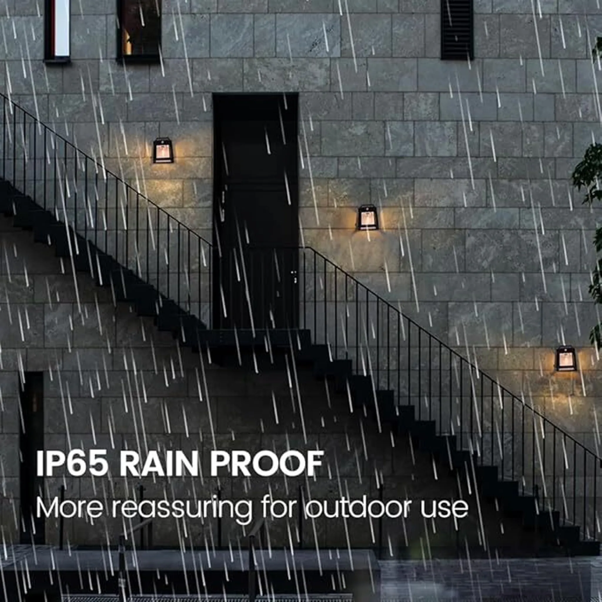 Treppe mit Lichtern bei Regen. IP65 Regenfest.