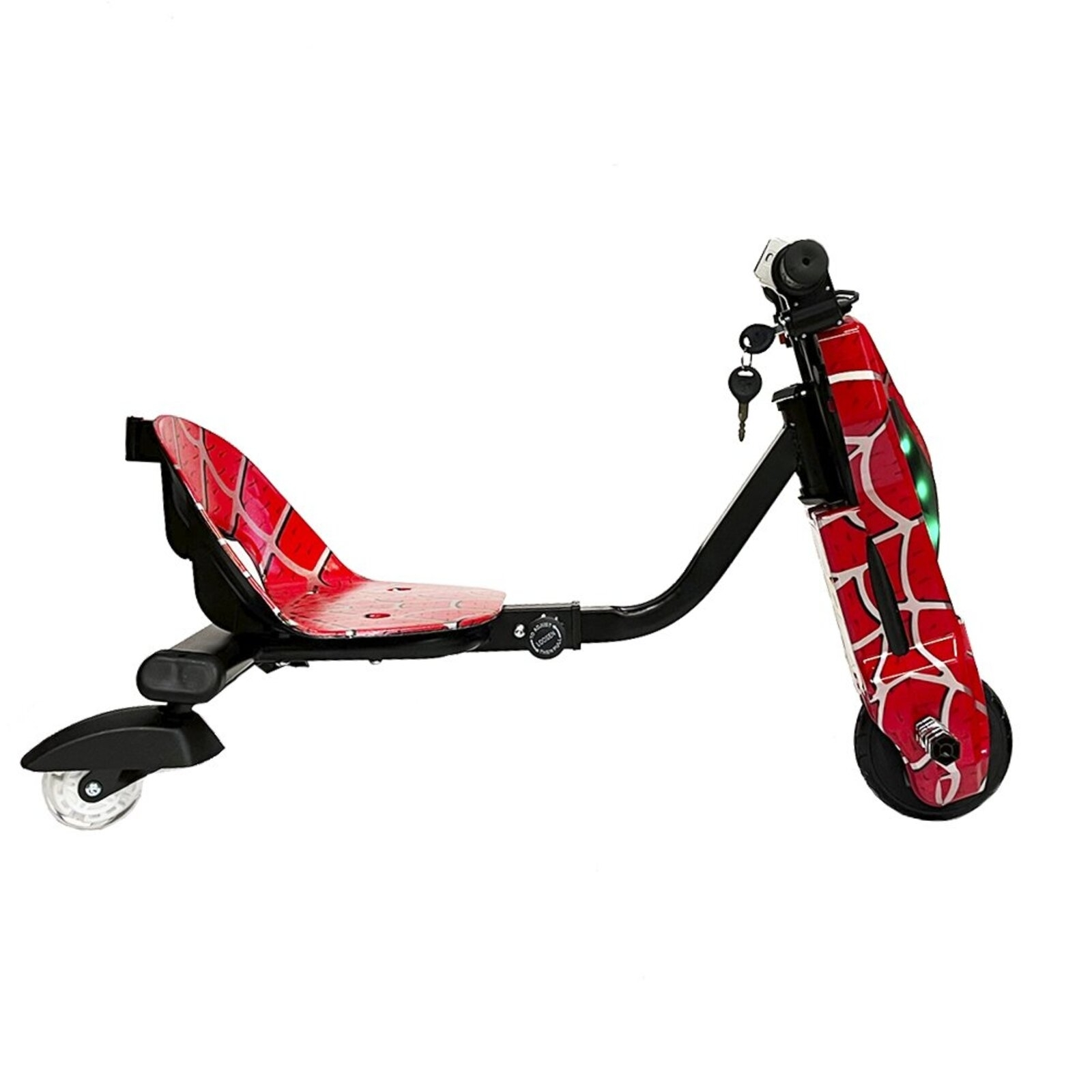 Un scooter rojo con patrón de Spiderman, tres ruedas y asiento.