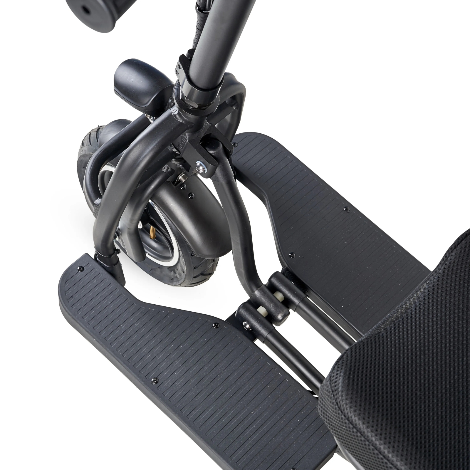 Patinete eléctrico negro con reposapiés, asiento y rueda.