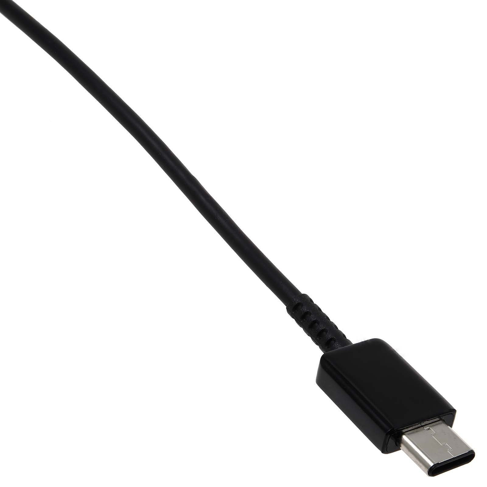 Un cavo USB-C nero con connettore su sfondo bianco.