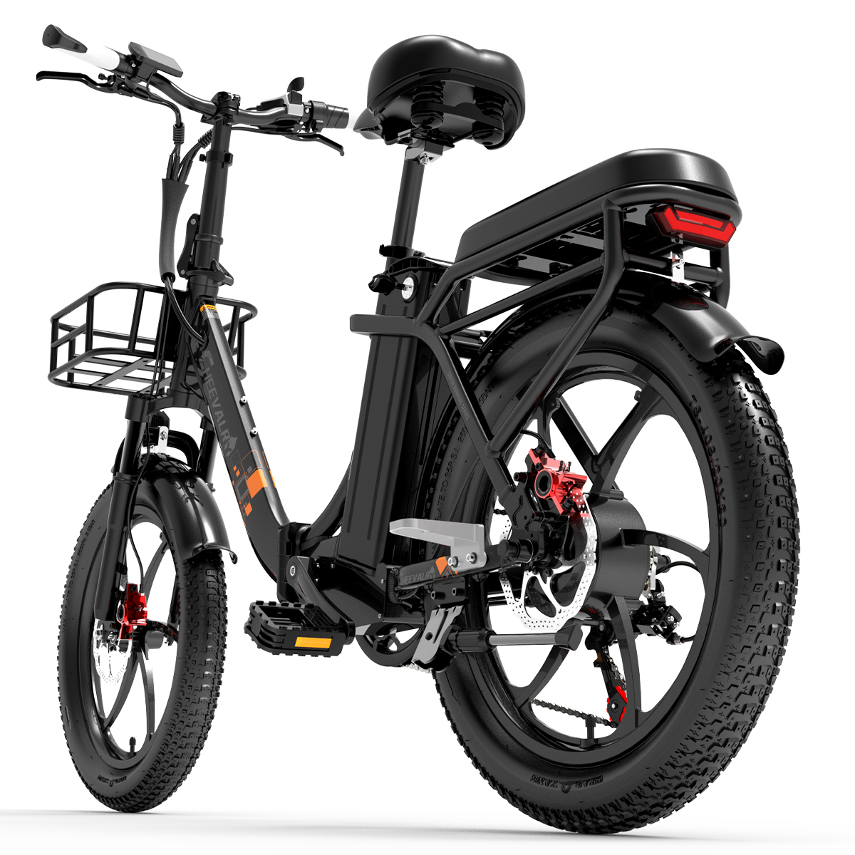 Schwarzes E-Fatbike mit vorderem Korb, hinterem Gepäckträger und roten Bremssätteln.
