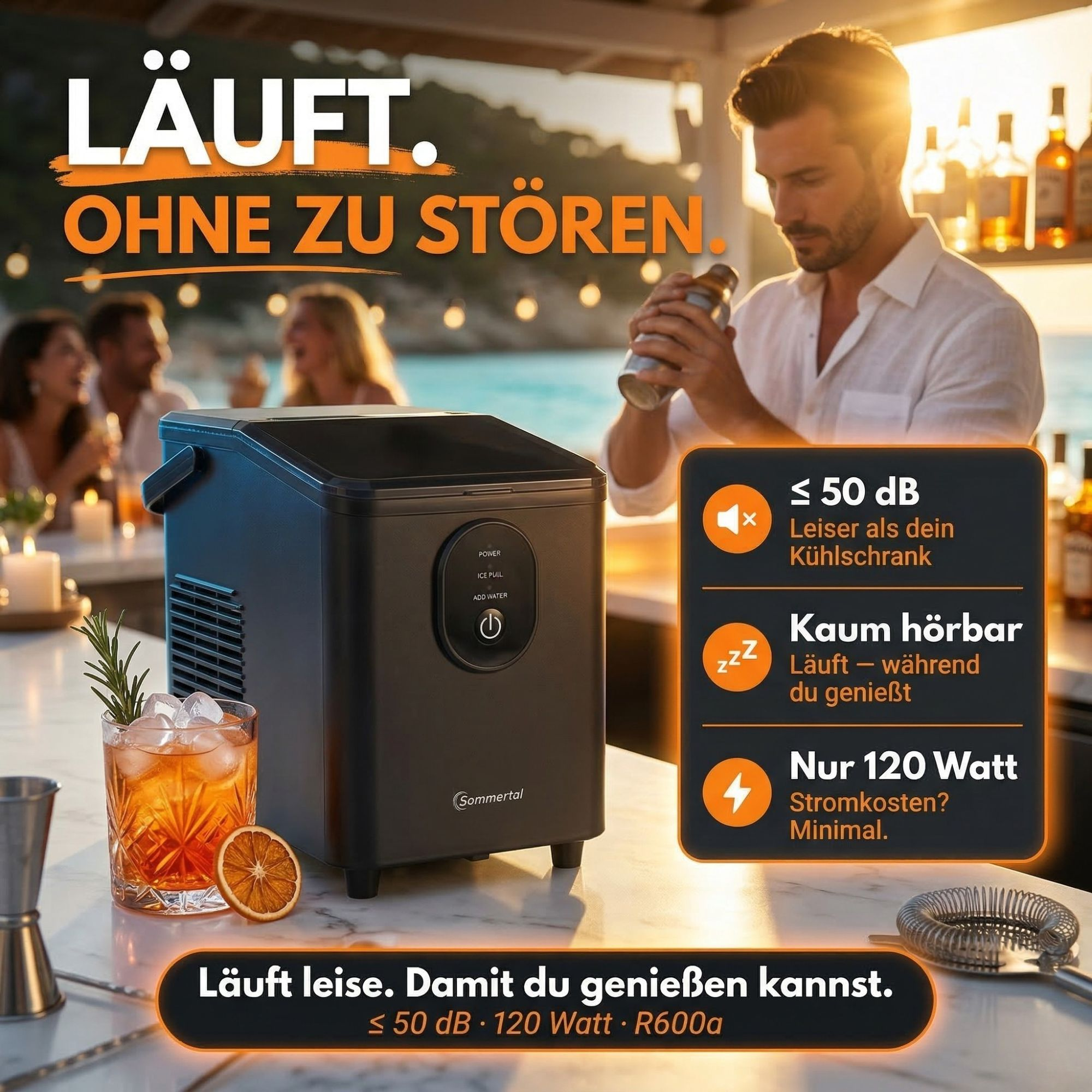 Eiswürfelmaschine in Betrieb, Mann mixt Getränke, Freunde im Hintergrund, Sonnenuntergang.