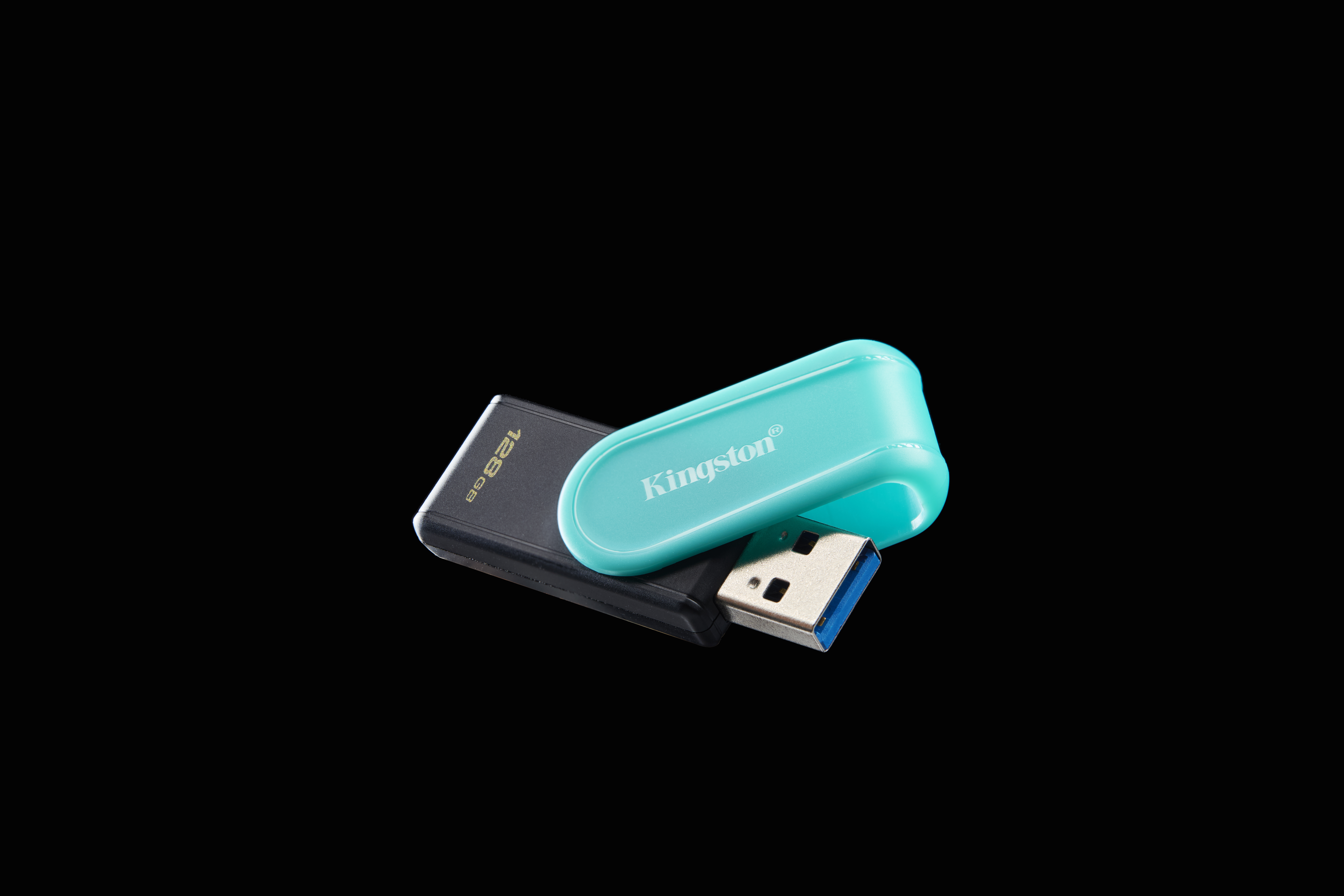 Twee USB-sticks, één zwart met 128GB, de ander turquoise met Kingston logo.