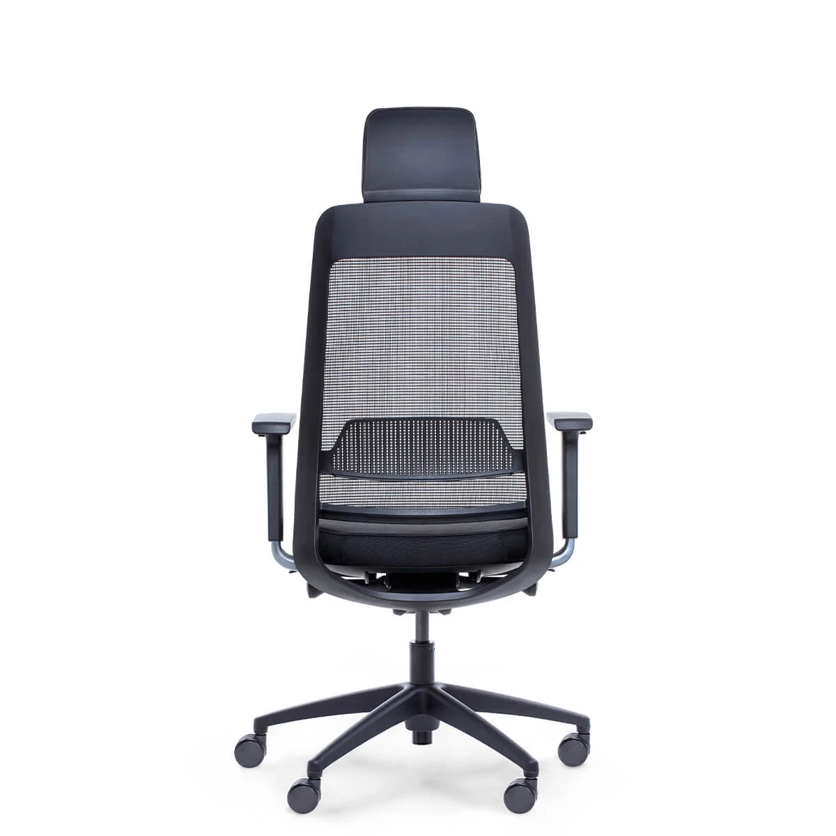 Widok z tyłu czarnego krzesła biurowego z siatkowym oparciem i regulowanym zagłówkiem.