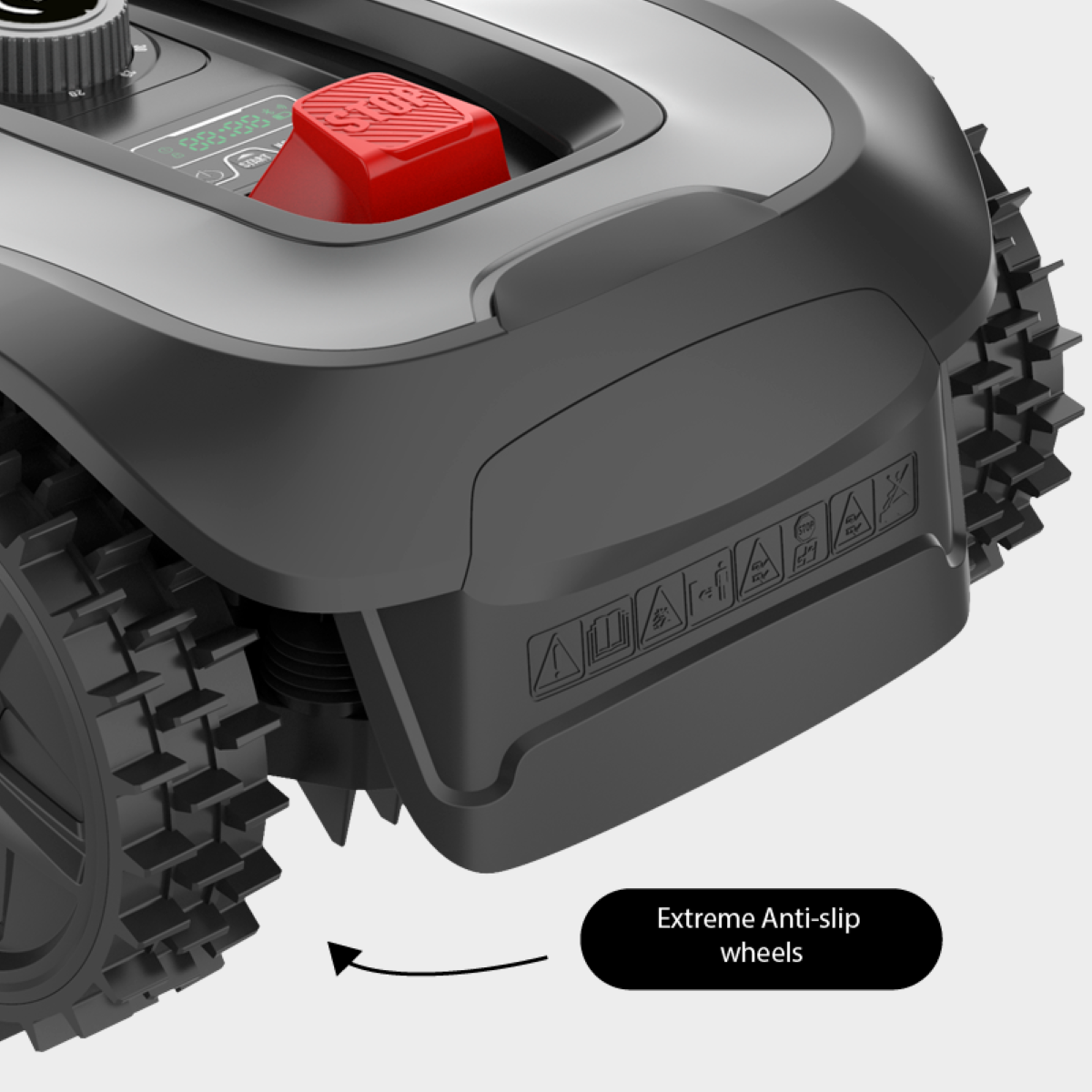 Close-up van een robotgrasmaaier met rode stopknop en extreme anti-slip wielen.