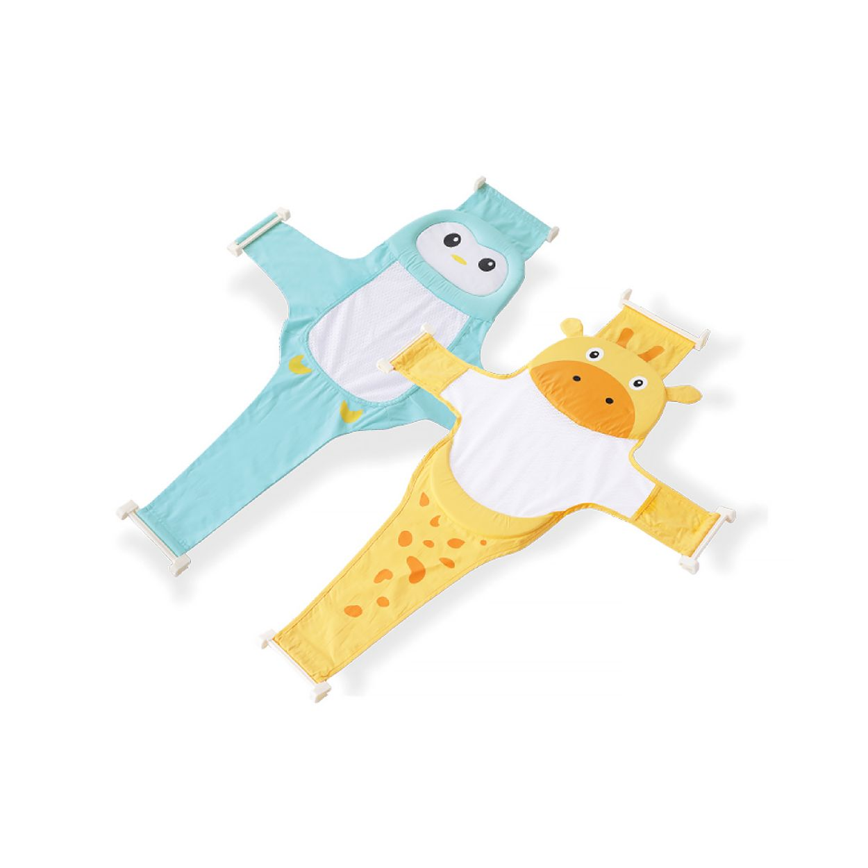 Zwei Baby-Bade-Netze, eins als Pinguin, eins als Giraffe, auf weißem Hintergrund.