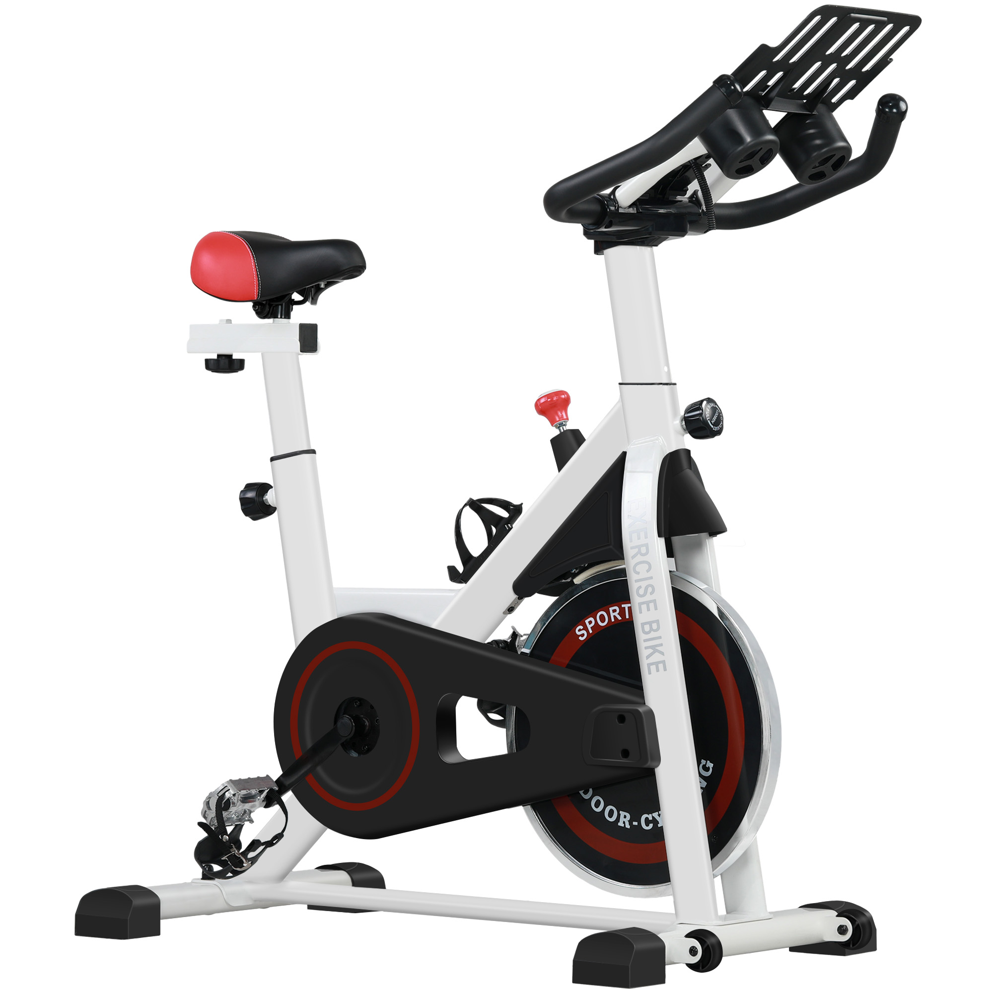 Ein weißes Indoor-Cycling-Fahrrad mit rotem Sattel, schwarzen Griffen und großem Schwungrad.