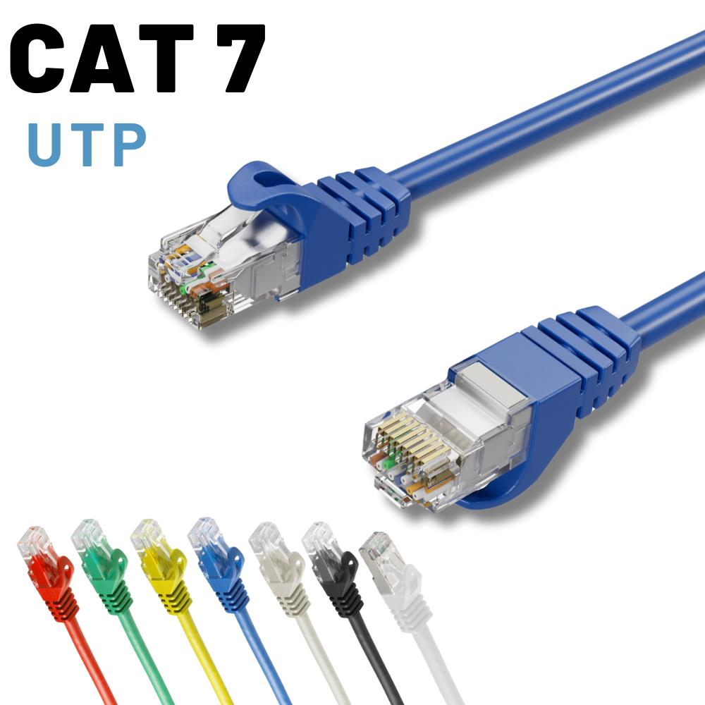 RJ45 konektörlü iki mavi CAT 7 UTP kablo ve yedi renkli kablo.
