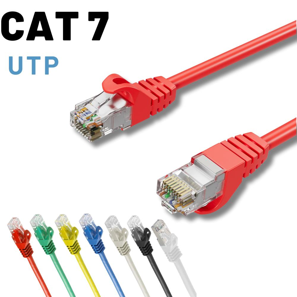 RJ45 konektörlü kırmızı Cat 7 UTP kablolar ve birden çok renkli kablo.