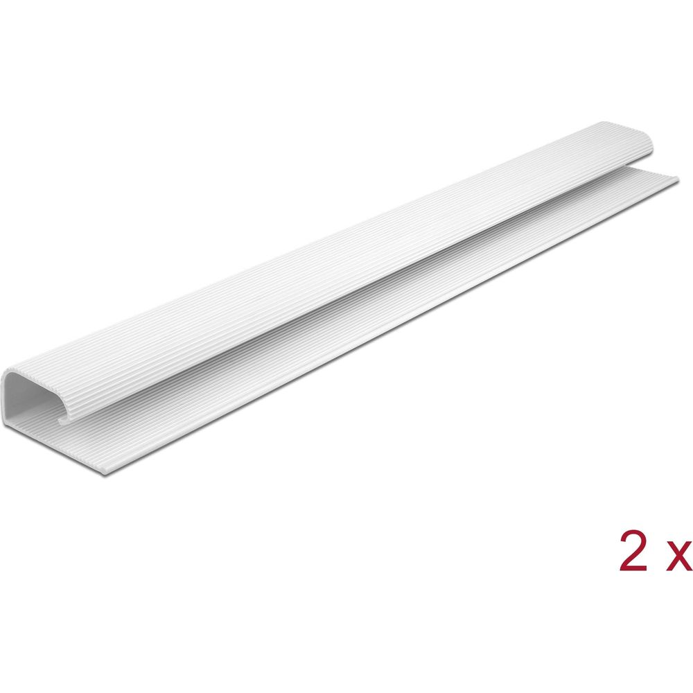 Profilo a U scanalato bianco su sfondo bianco, 2x.