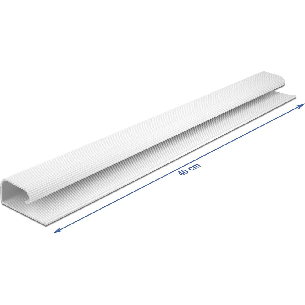 Un profilo bianco scanalato lungo 40 cm su sfondo bianco.