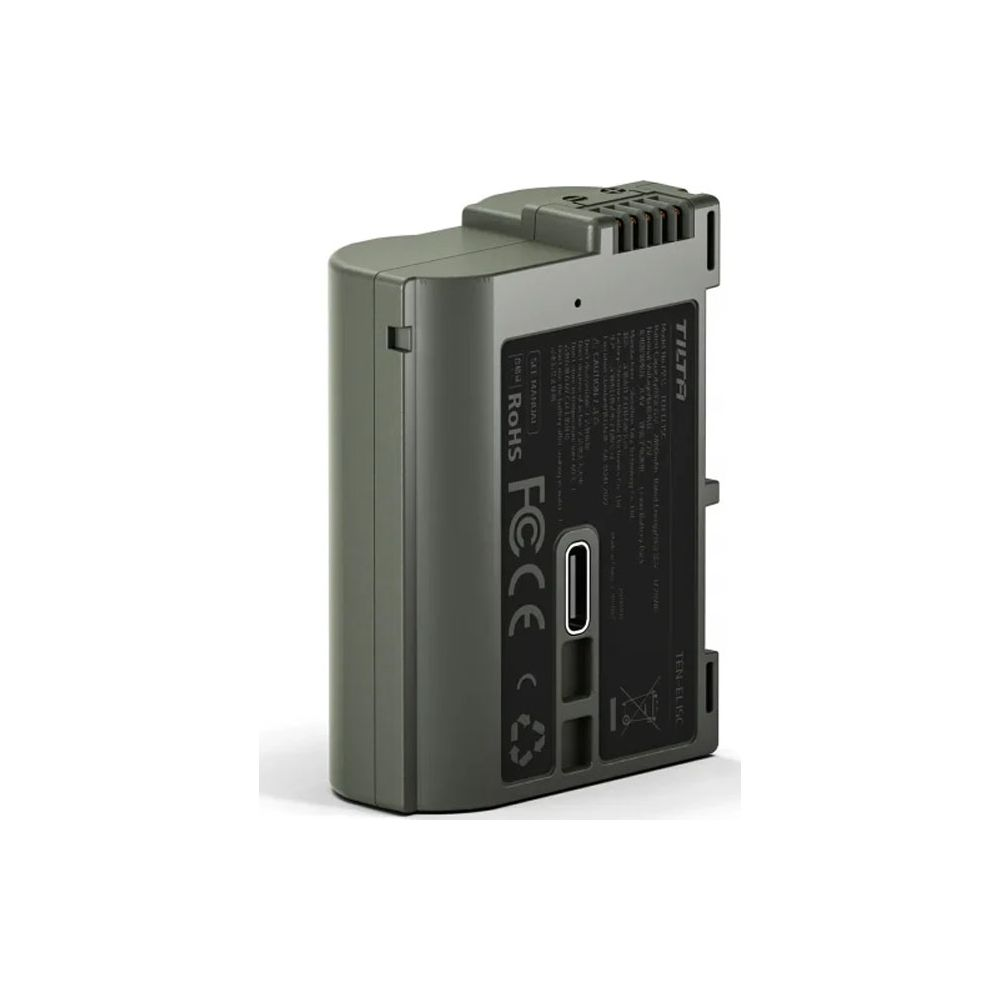 Una batteria Tilta grigio scuro con porta USB-C e certificazioni come FC, CE, RoHS.