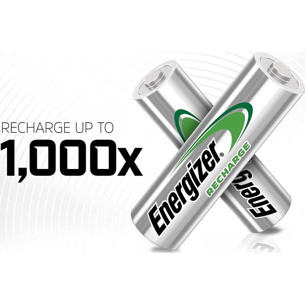 Due batterie ricaricabili Energizer argentate con logo verde.