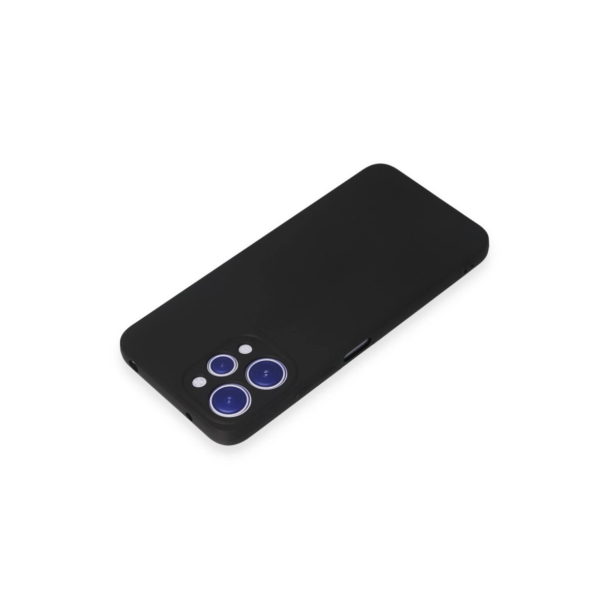 Beyaz üzerinde izole edilmiş, üç mavi kamera lens halkasına sahip siyah telefon kılıfı.