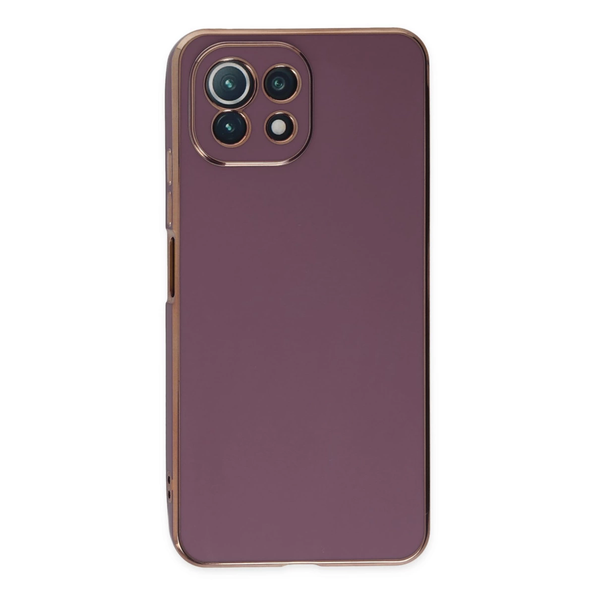 Altın kenarlı, dört kamera lensli mor telefon kılıfı.