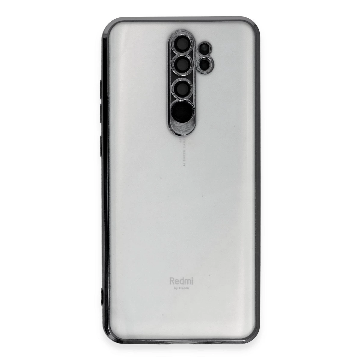 Dört kamera lensli ve Redmi logolu şeffaf telefon kılıfı, beyaz arka planlı.