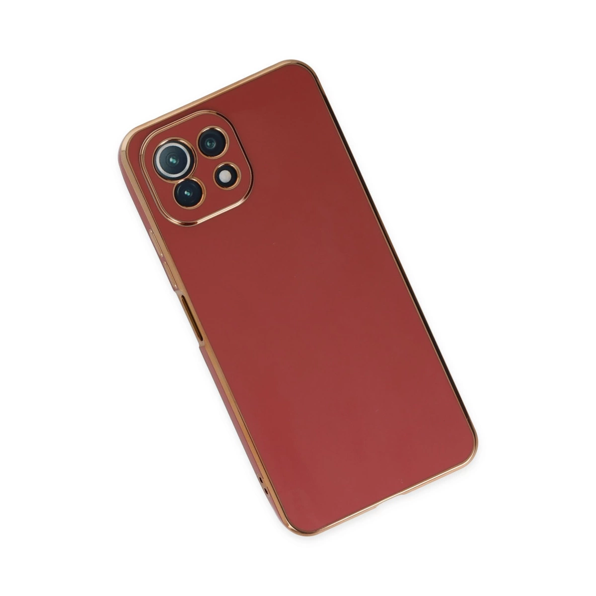 Altın kenarlı ve kamera modüllü kırmızı telefon kılıfı.
