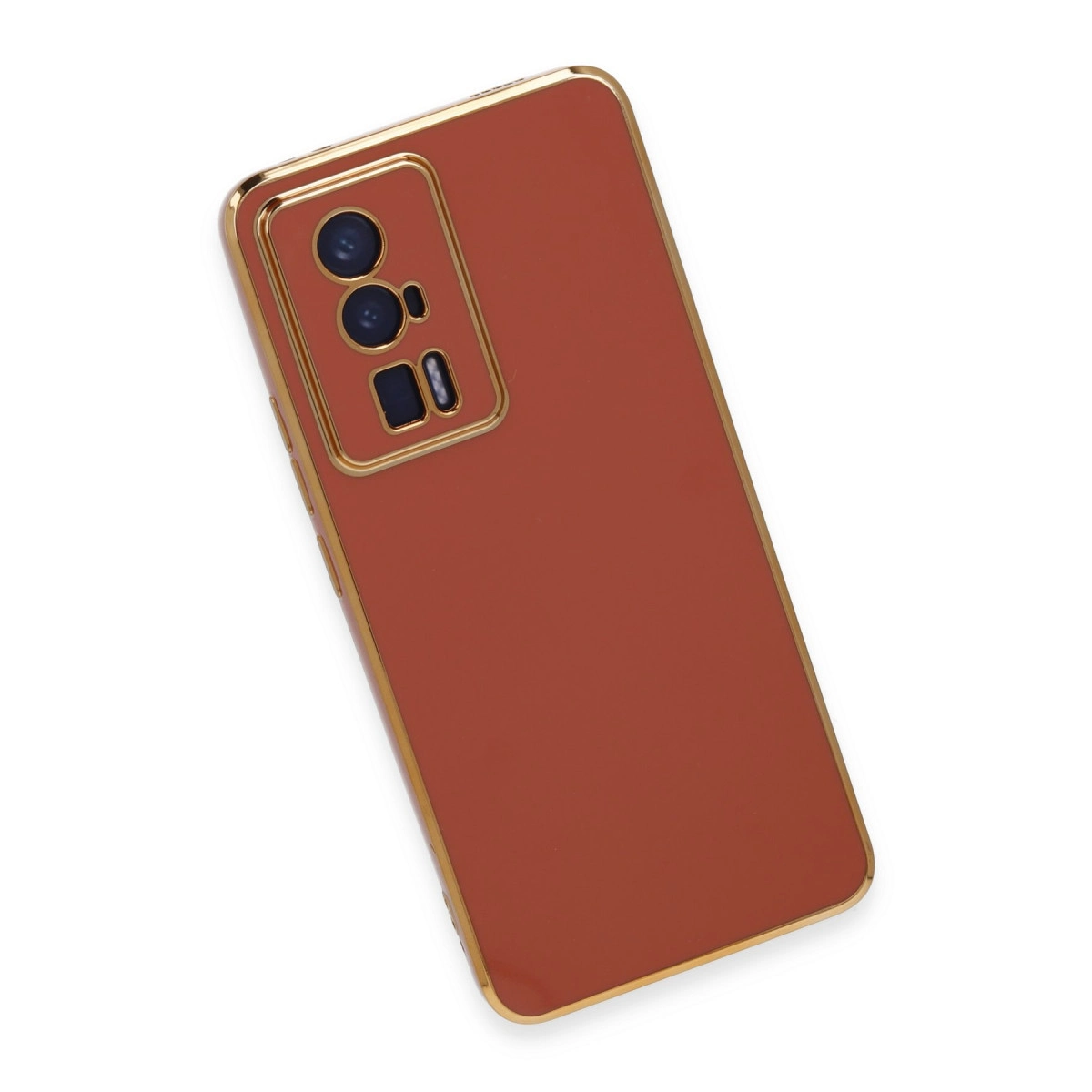 Altın çerçeveli ve kamera modüllü bakır rengi telefon kılıfı.