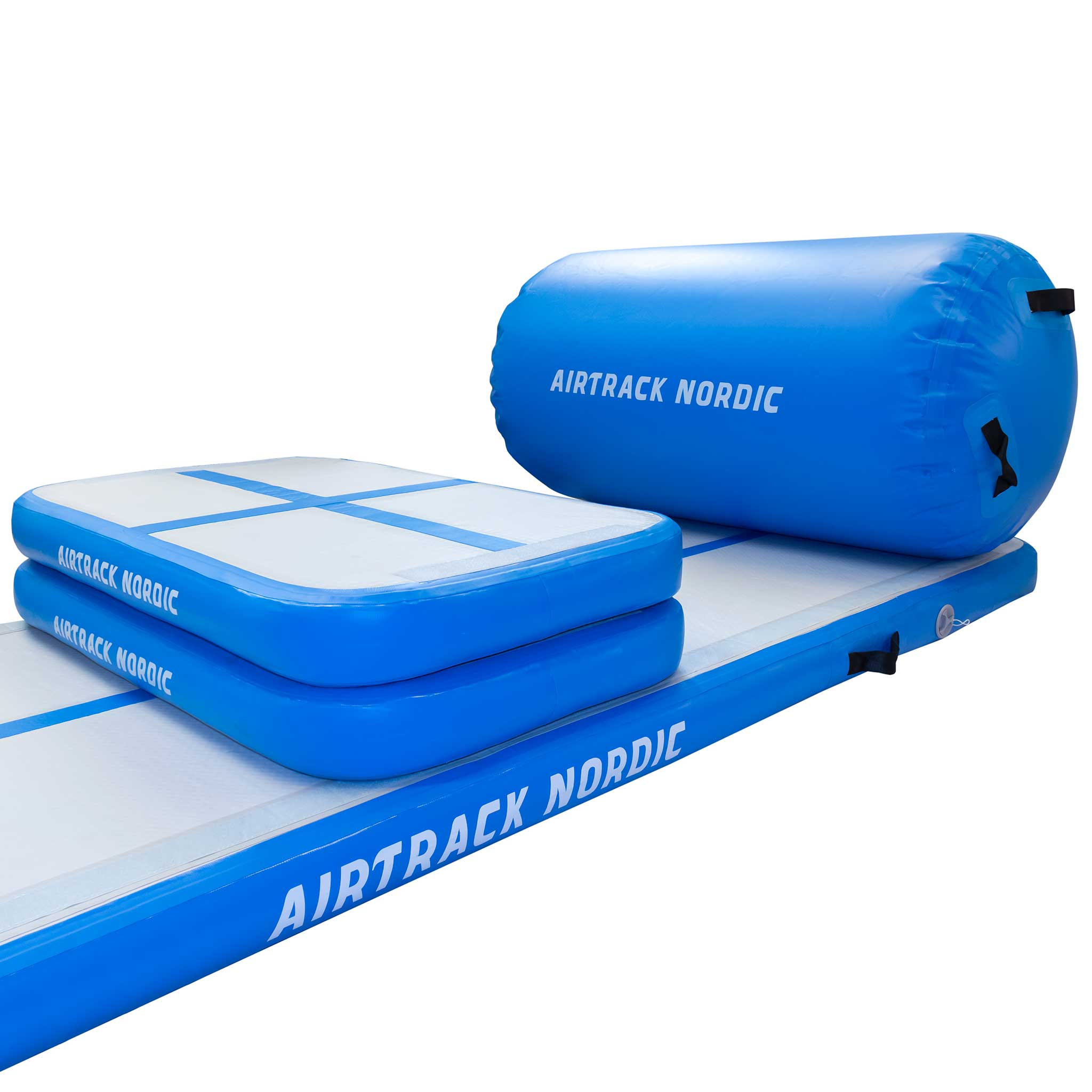 Niebieskie nadmuchiwane materace gimnastyczne i wałek z białymi oznaczeniami.