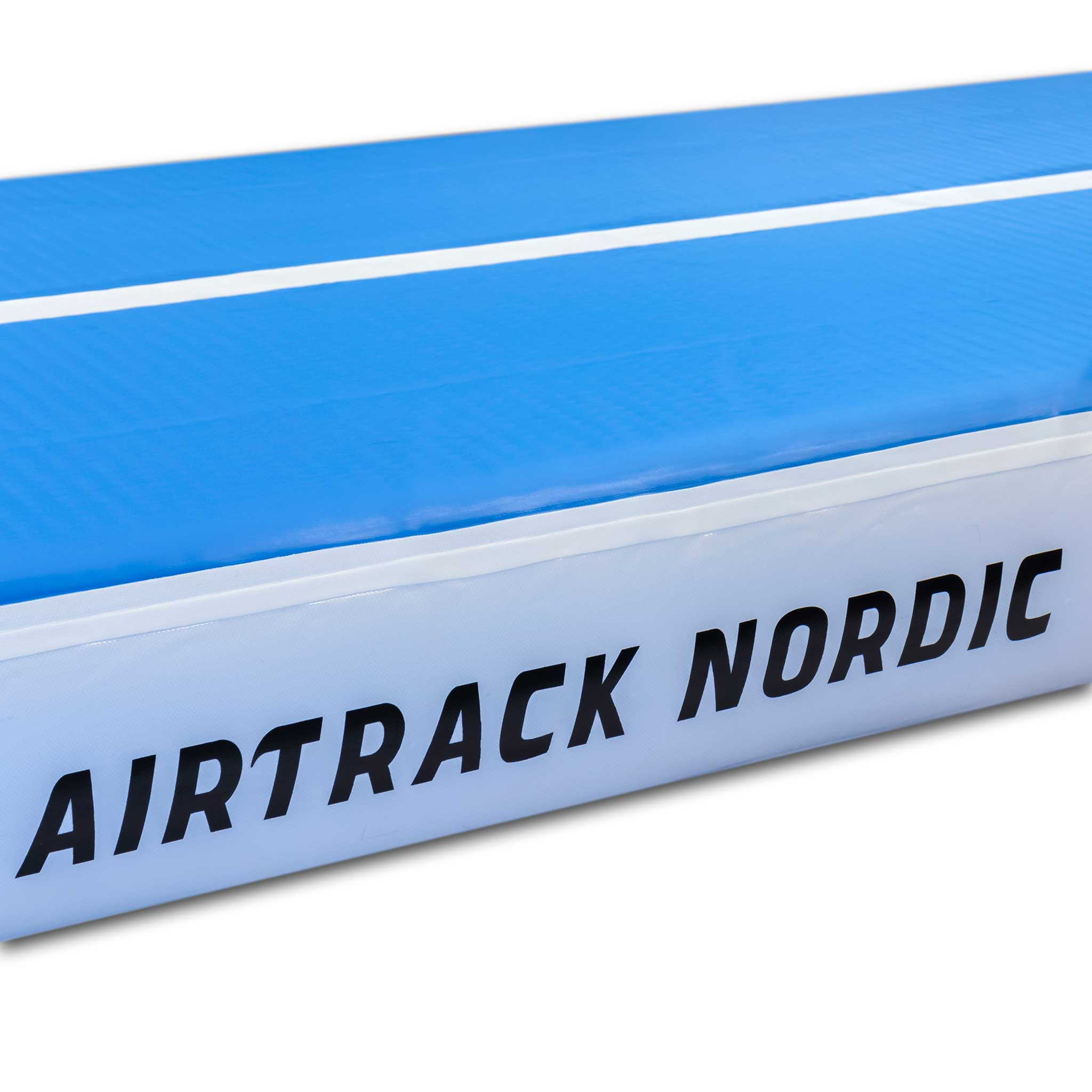 Niebieski Airtrack z białą linią i napisem NORDIC.