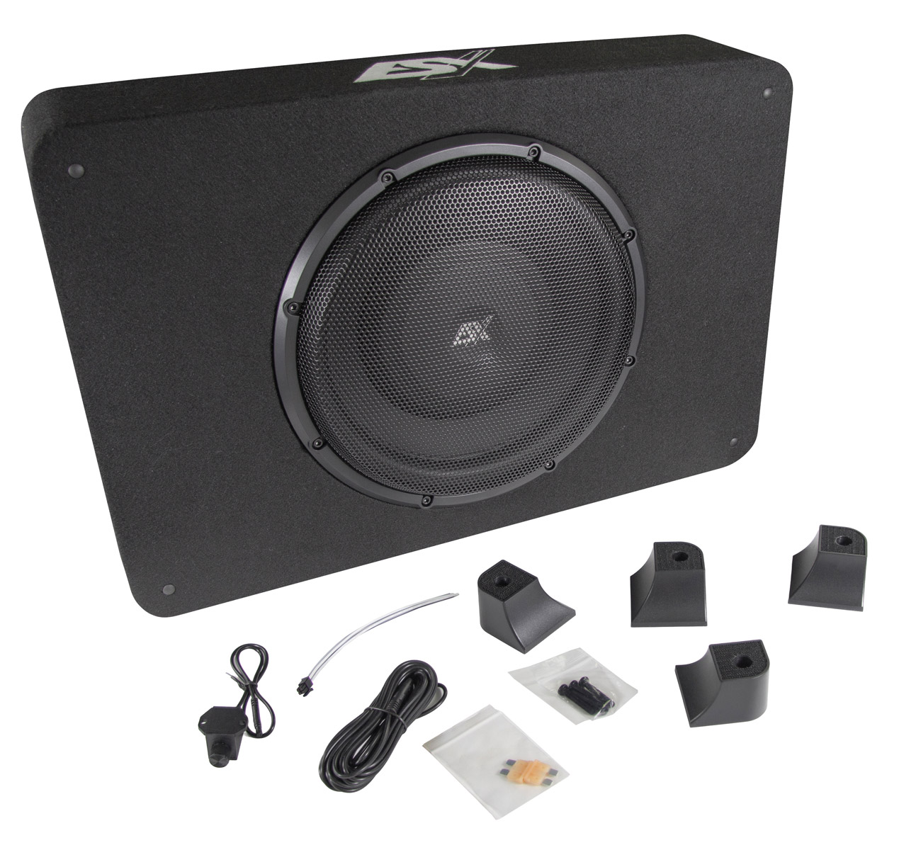 Schwarzer Subwoofer mit Zubehör: vier Füße, Kabel, Sicherung und Schrauben.