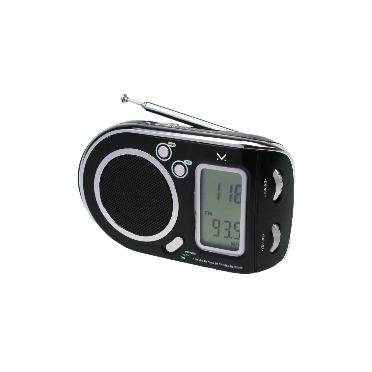 Una radio nera con antenna argentata, altoparlante e display digitale che mostra 93.9 FM.