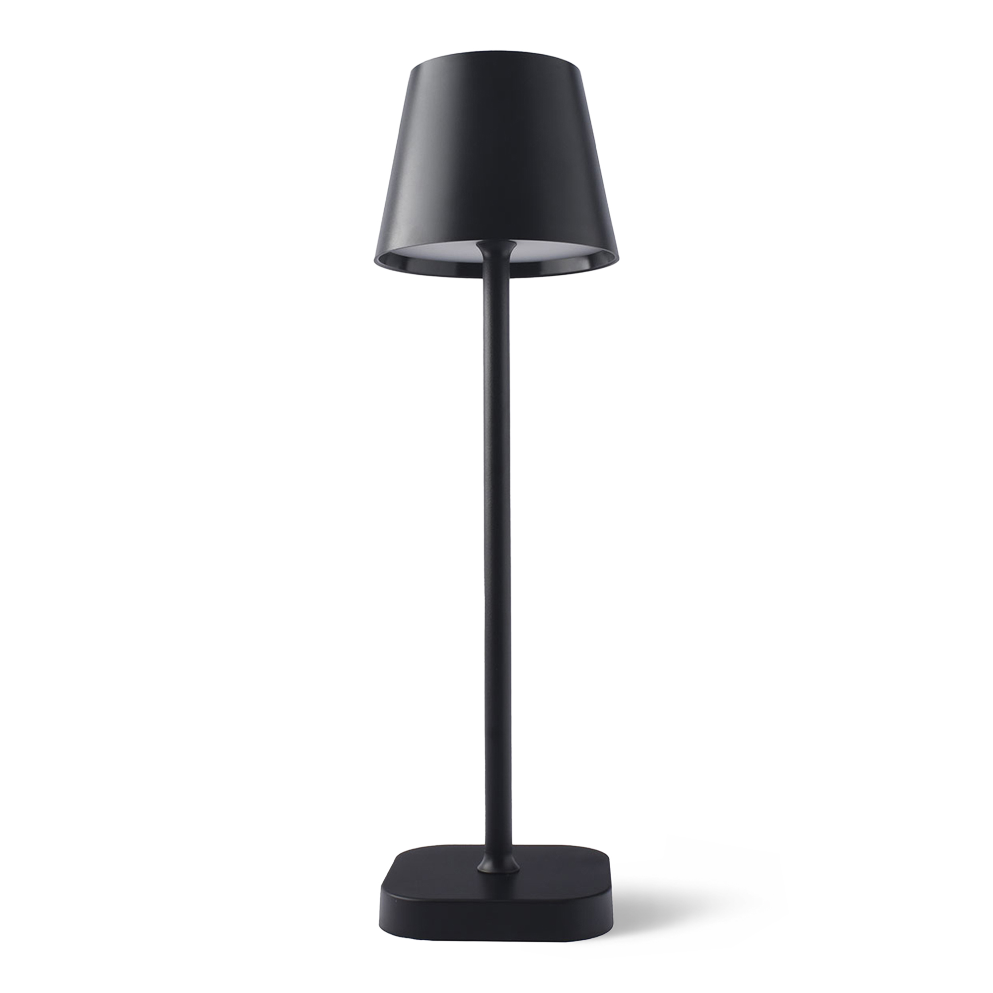 Zwarte staande lamp met conische kap en vierkante voet.