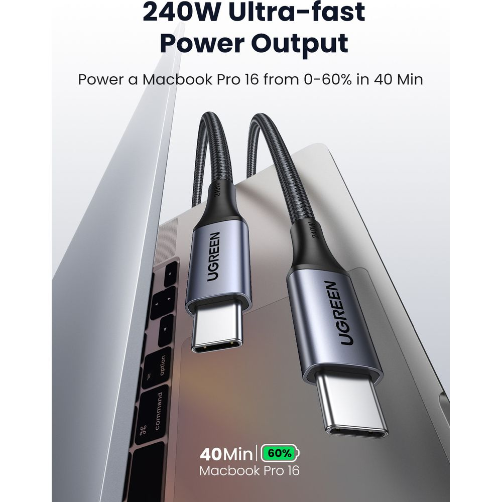 Dwa kable do ładowania UGREEN USB-C na laptopie.