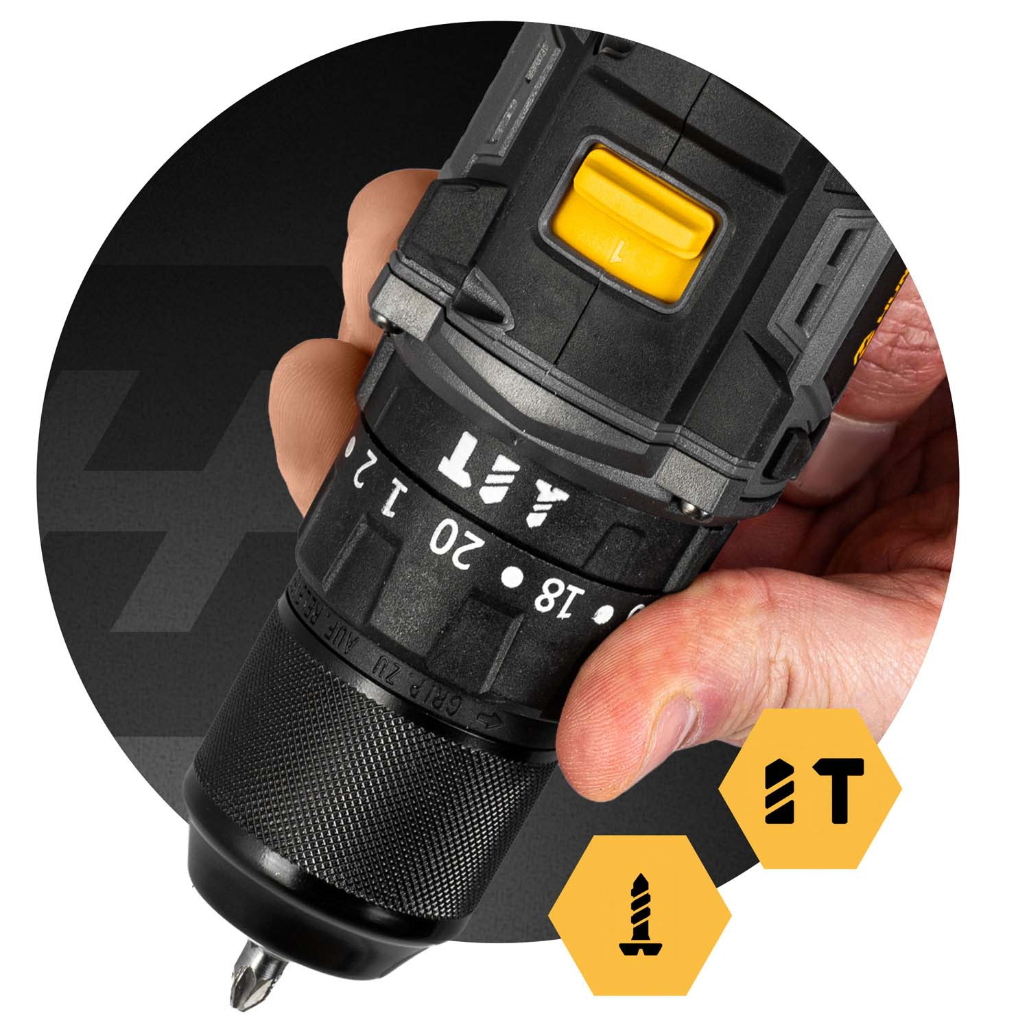 Dłoń trzyma wiertarkę z żółtym przyciskiem, pierścieniem regulacyjnym i wiertłem. Ikony śruby i wiertarki.