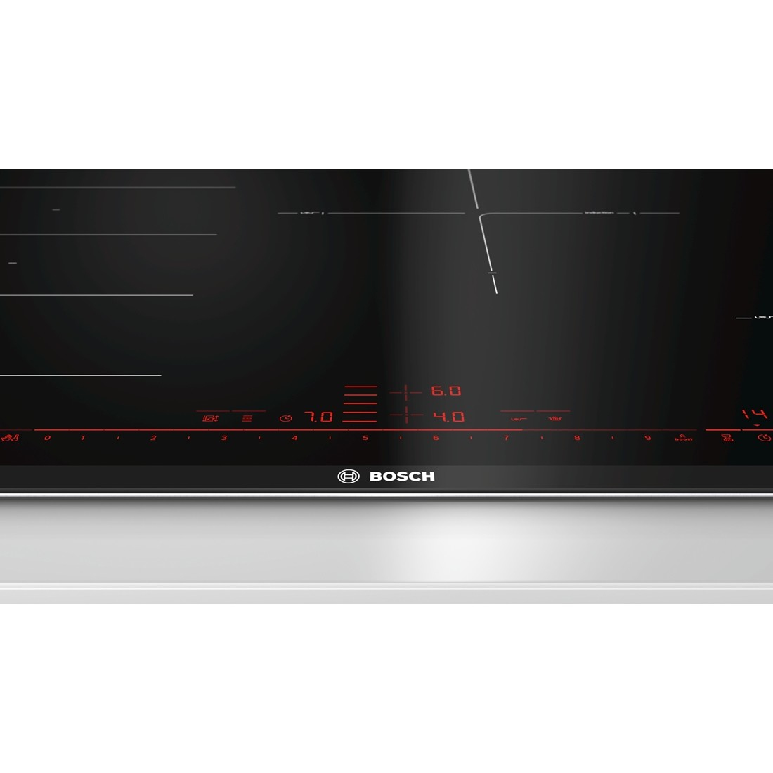 Superficie piano cottura a induzione nero con display digitali rossi e logo Bosch.