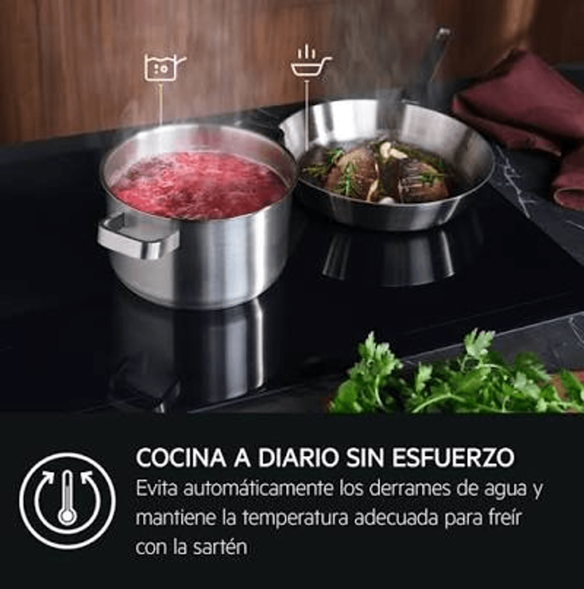 Una olla con líquido rojo hierve junto a una sartén con carne y hierbas.